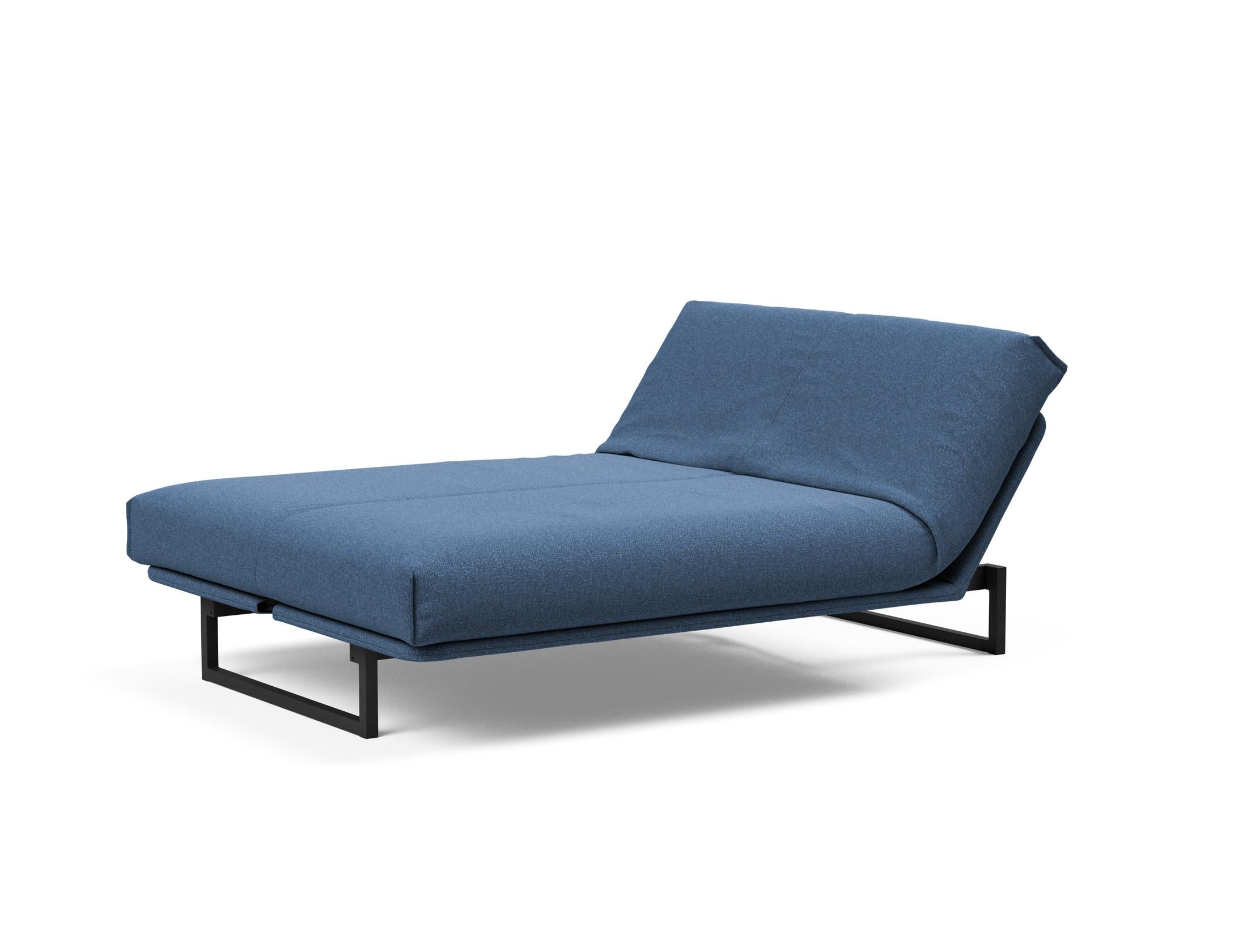 Entdecken Sie das Fraction 140 Bettsofa mit Nordic Cover von Innovation Living: stilvolles Design, komfortable Soft Spring-Matratze, ideal für kompakte Wohnräume.