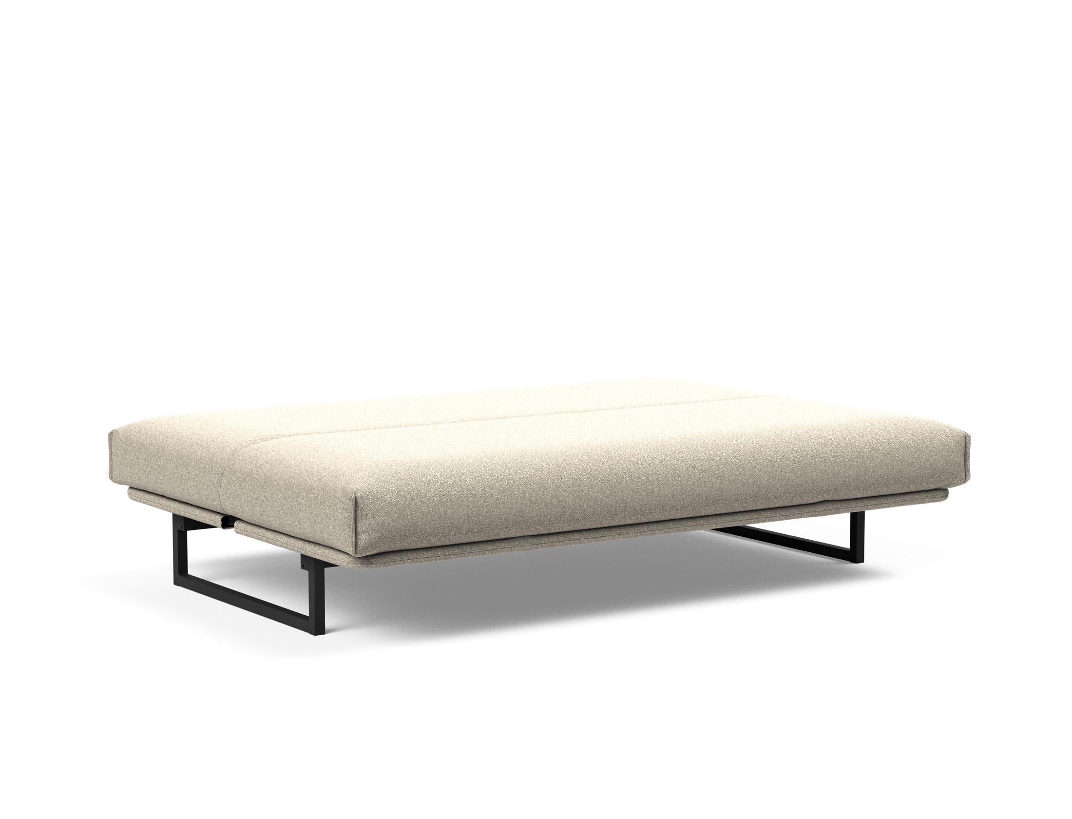 Erleben Sie das Fraction 140 Bettsofa mit Nordic Cover von Innovation Living: modernes Design, bequeme Soft Spring-Matratze, perfekt für kleine Räume.