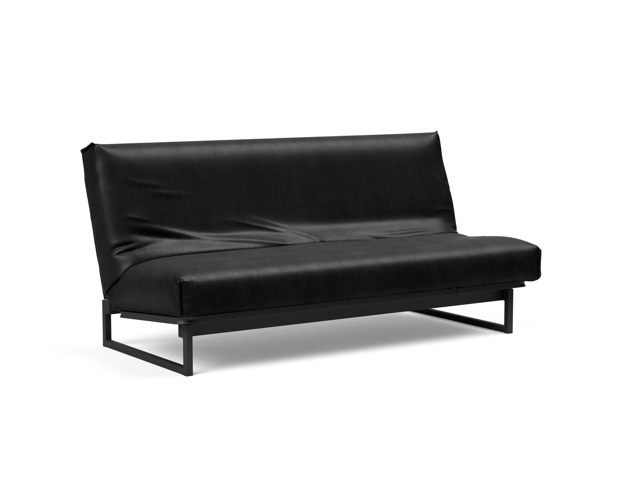 Erleben Sie das Fraction 140 Bettsofa mit Nordic Cover von Innovation Living: modernes Design, bequeme Soft Spring-Matratze, perfekt für kleine Räume.