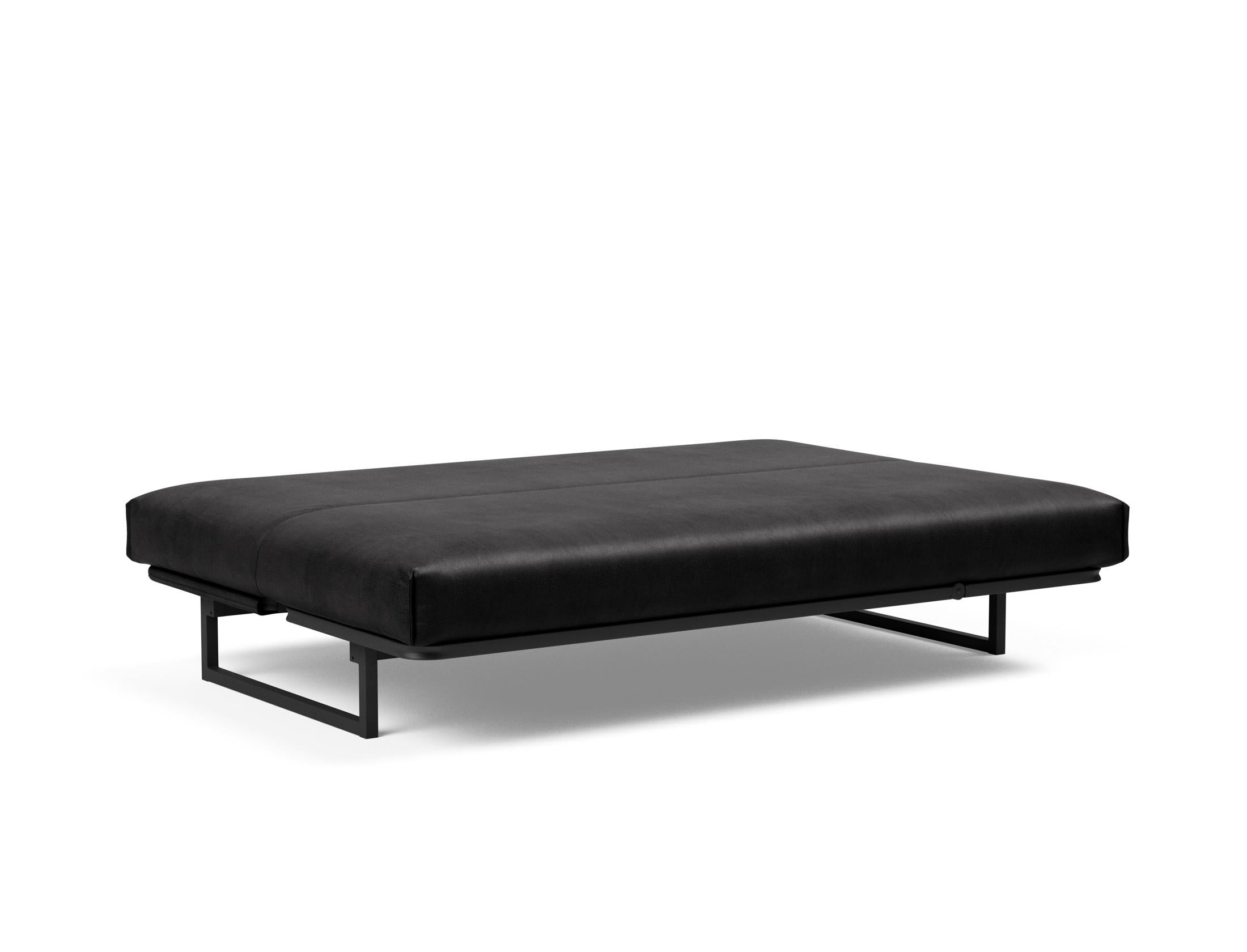 Erleben Sie das Fraction 140 Bettsofa mit Nordic Cover von Innovation Living: modernes Design, bequeme Soft Spring-Matratze, perfekt für kleine Räume.