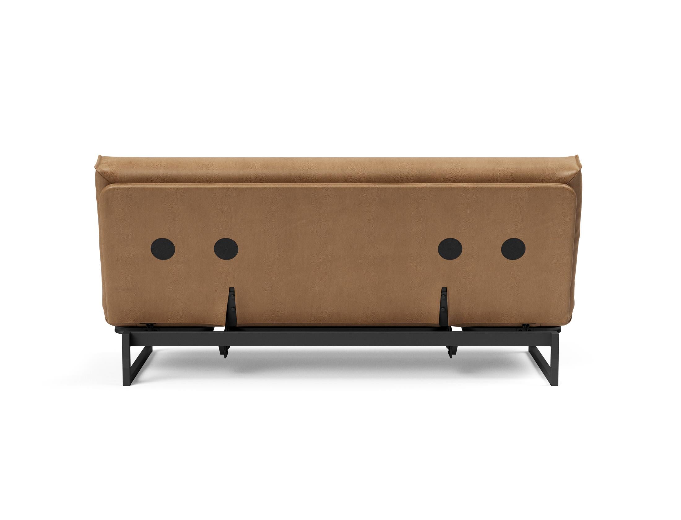 Erleben Sie das Fraction 140 Bettsofa mit Nordic Cover von Innovation Living: modernes Design, bequeme Soft Spring-Matratze, perfekt für kleine Räume.