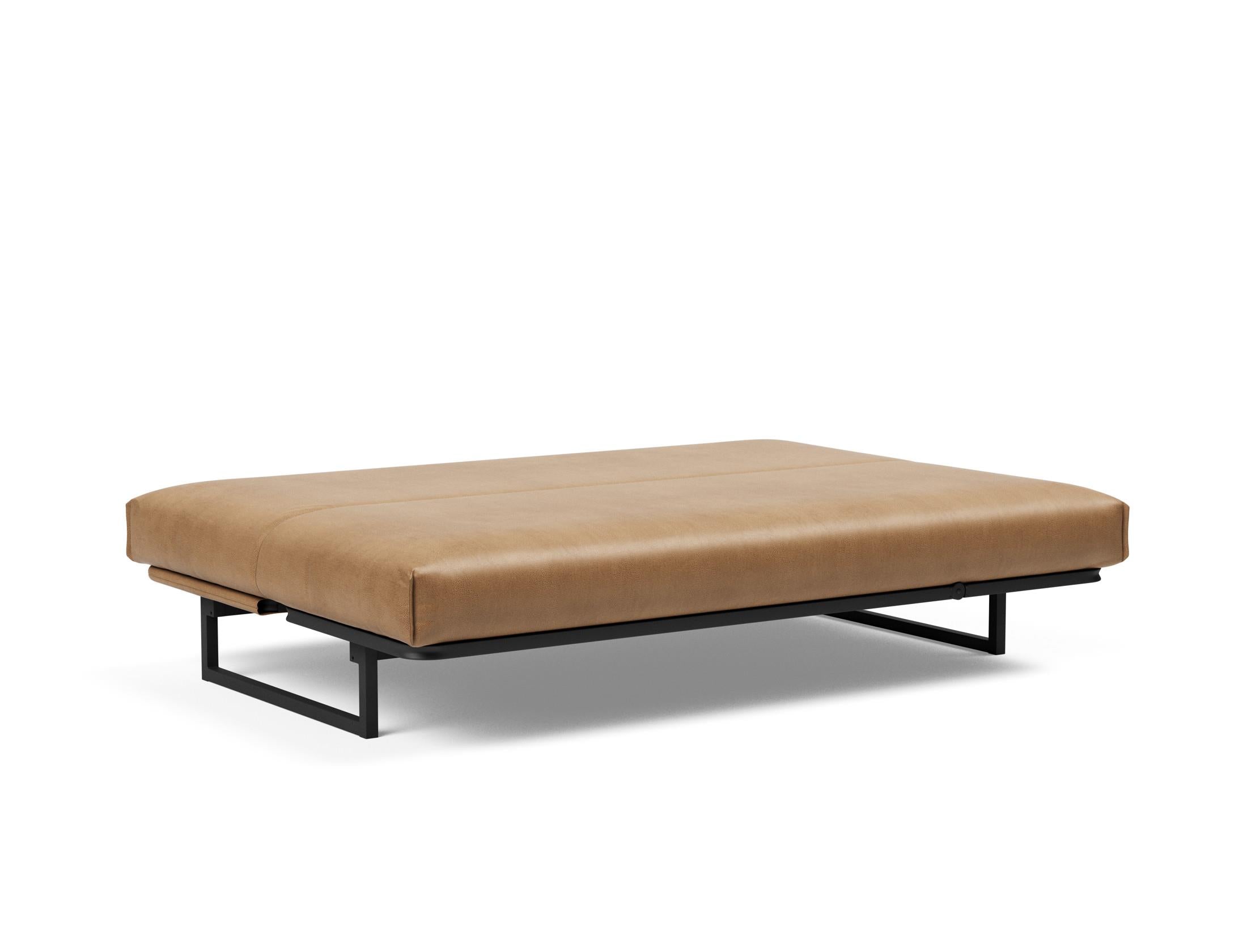 Erleben Sie das Fraction 140 Bettsofa mit Nordic Cover von Innovation Living: modernes Design, bequeme Soft Spring-Matratze, perfekt für kleine Räume.