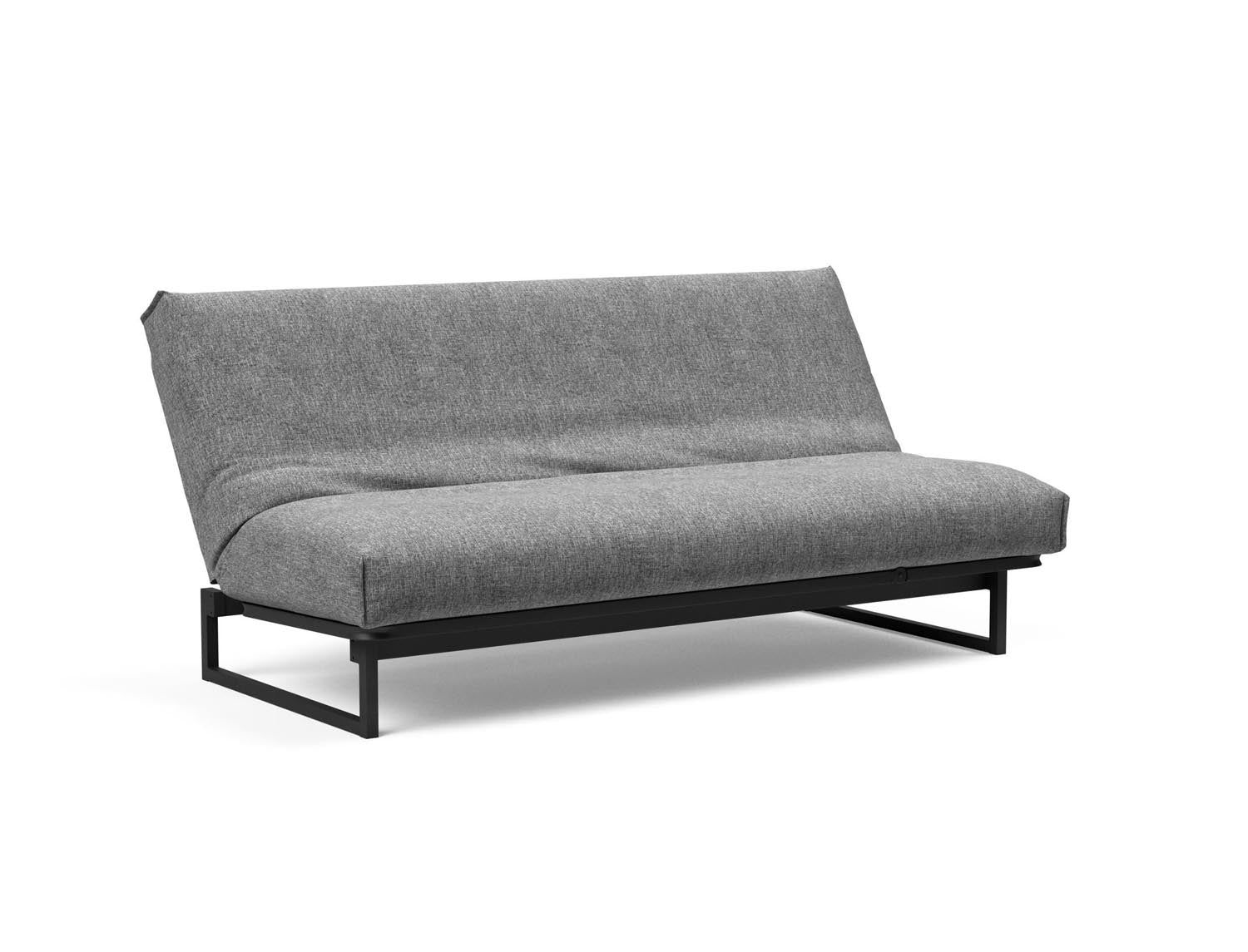 Erleben Sie das Fraction 140 Bettsofa mit Nordic Cover von Innovation Living: modernes Design, bequeme Soft Spring-Matratze, perfekt für kleine Räume.