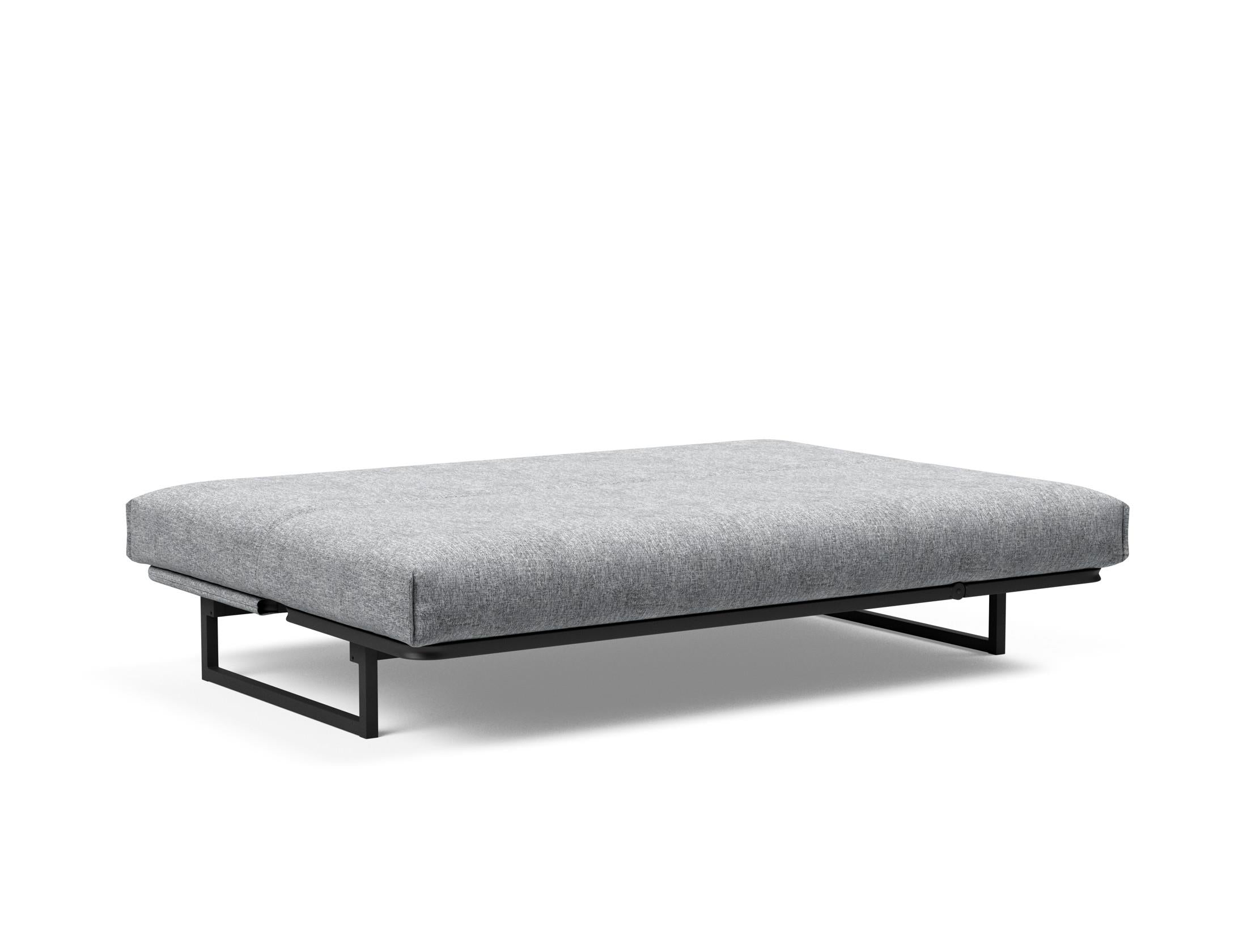 Erleben Sie das Fraction 140 Bettsofa mit Nordic Cover von Innovation Living: modernes Design, bequeme Soft Spring-Matratze, perfekt für kleine Räume.