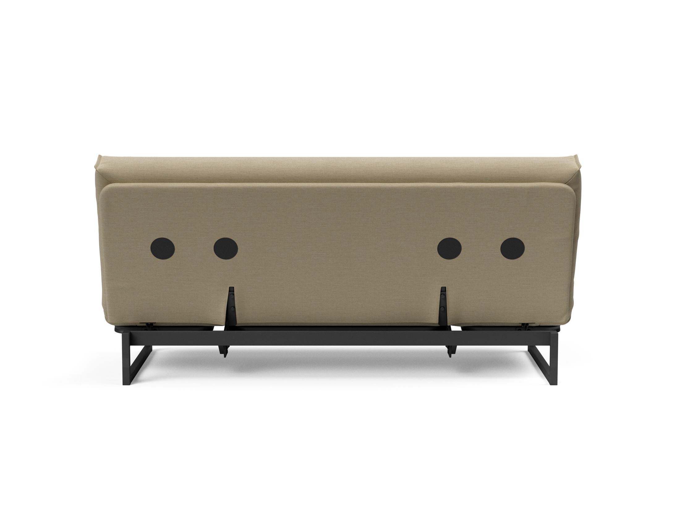 Erleben Sie das Fraction 140 Bettsofa mit Nordic Cover von Innovation Living: modernes Design, bequeme Soft Spring-Matratze, perfekt für kleine Räume.