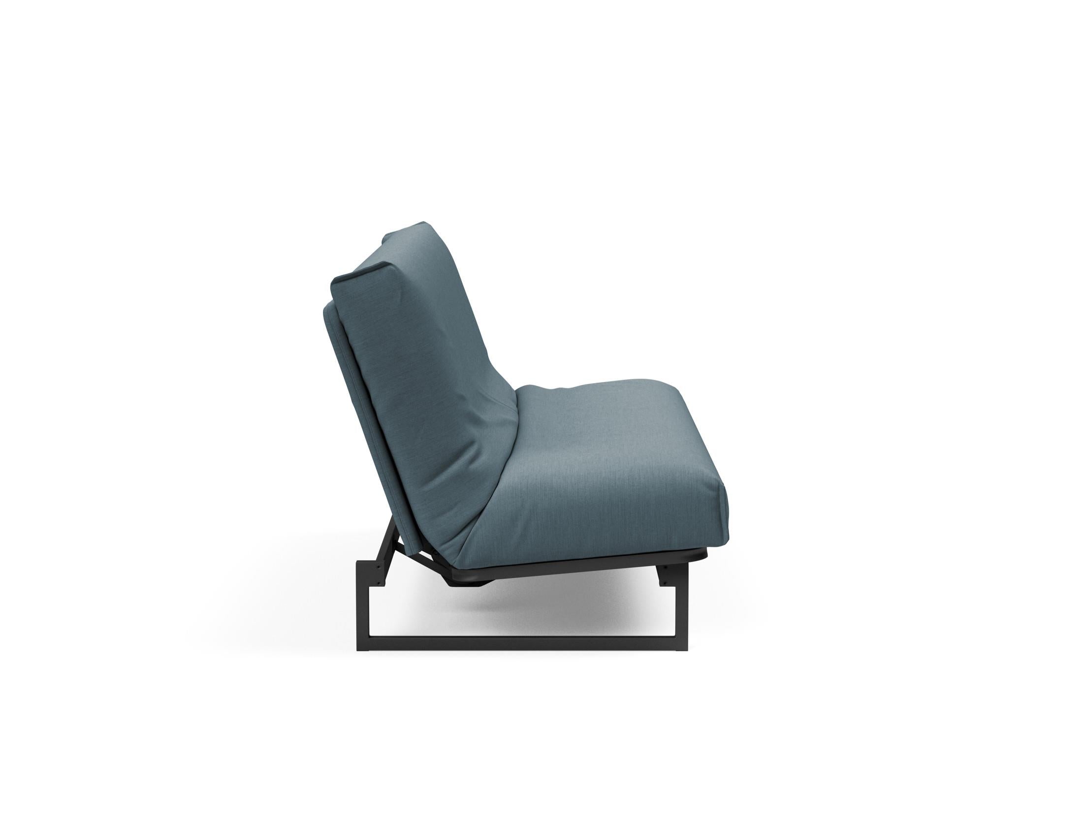 Entdecken Sie das Fraction 140 Bettsofa mit Nordic Cover von Innovation Living: stilvolles Design, komfortable Soft Spring-Matratze, ideal für kompakte Wohnräume.
