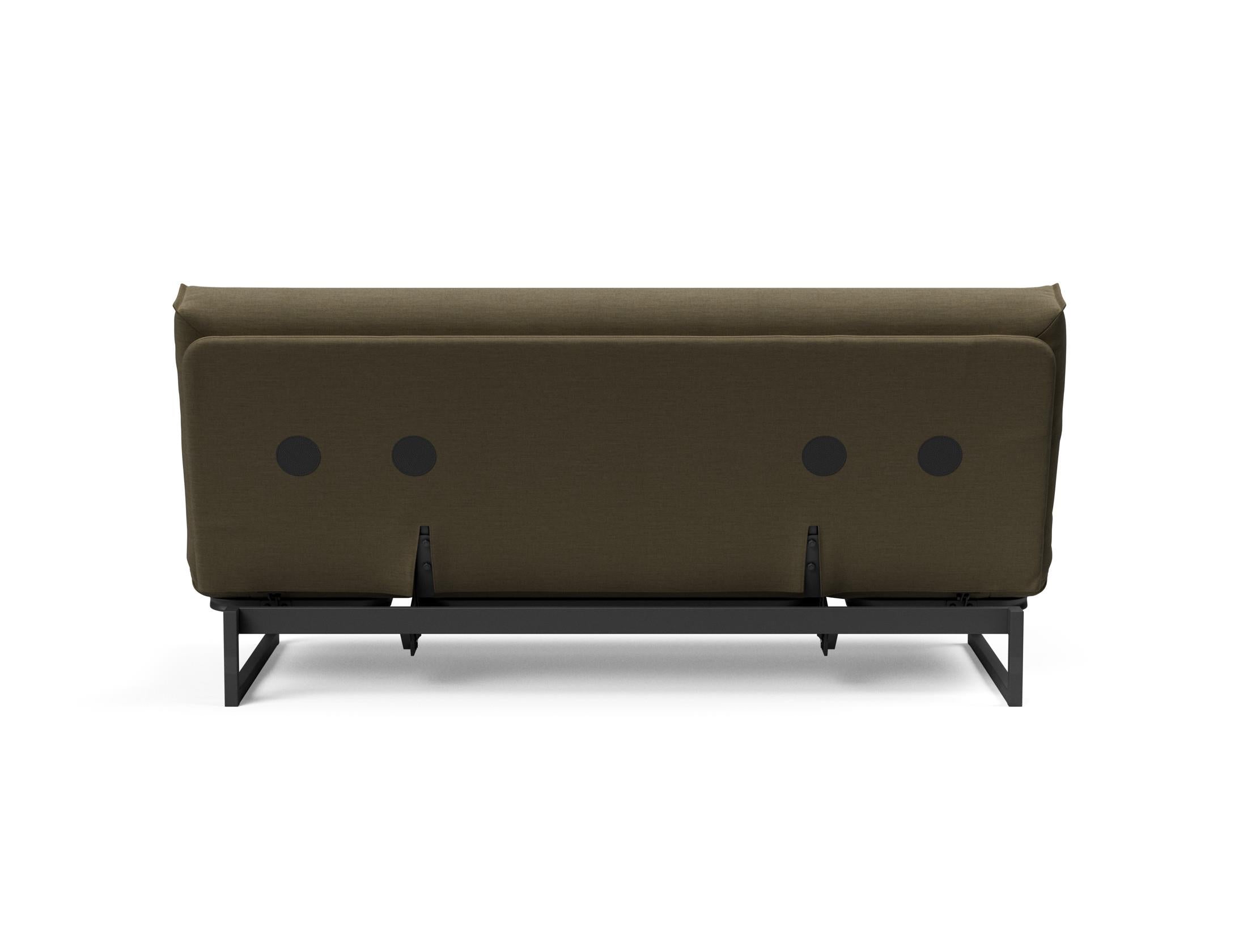 Erleben Sie das Fraction 140 Bettsofa mit Nordic Cover von Innovation Living: modernes Design, bequeme Soft Spring-Matratze, perfekt für kleine Räume.