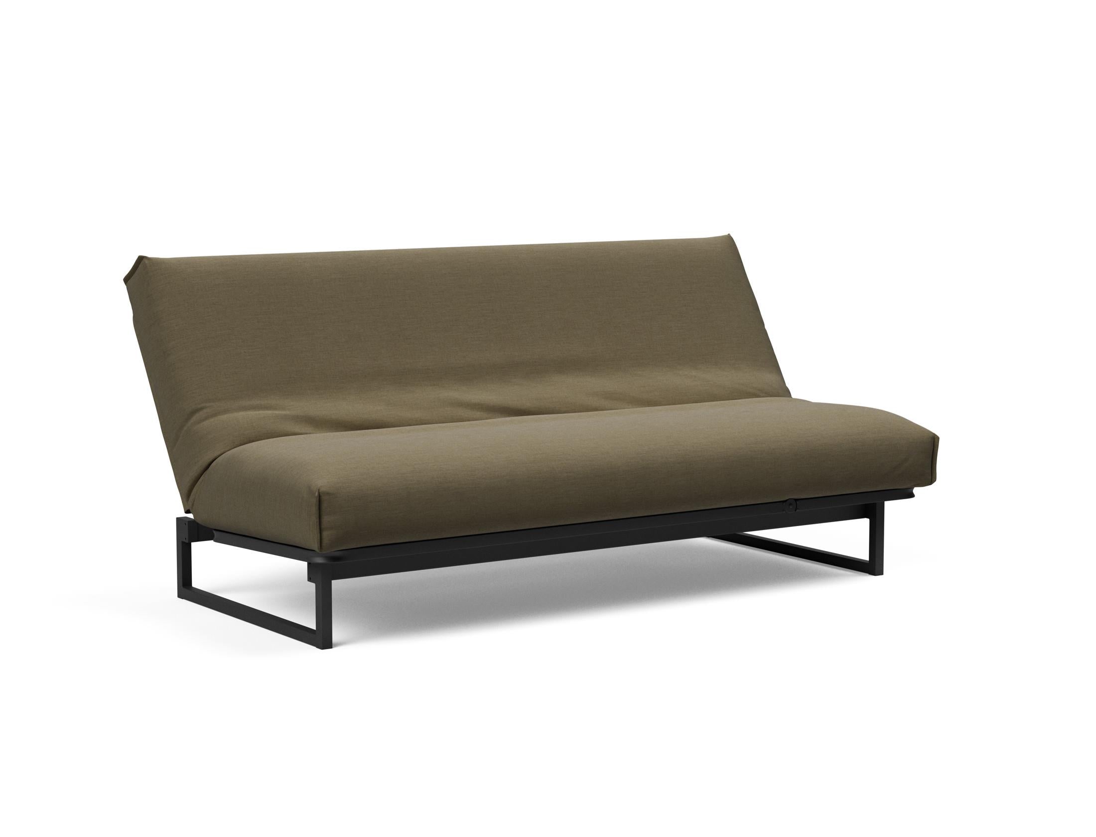 Erleben Sie das Fraction 140 Bettsofa mit Nordic Cover von Innovation Living: modernes Design, bequeme Soft Spring-Matratze, perfekt für kleine Räume.