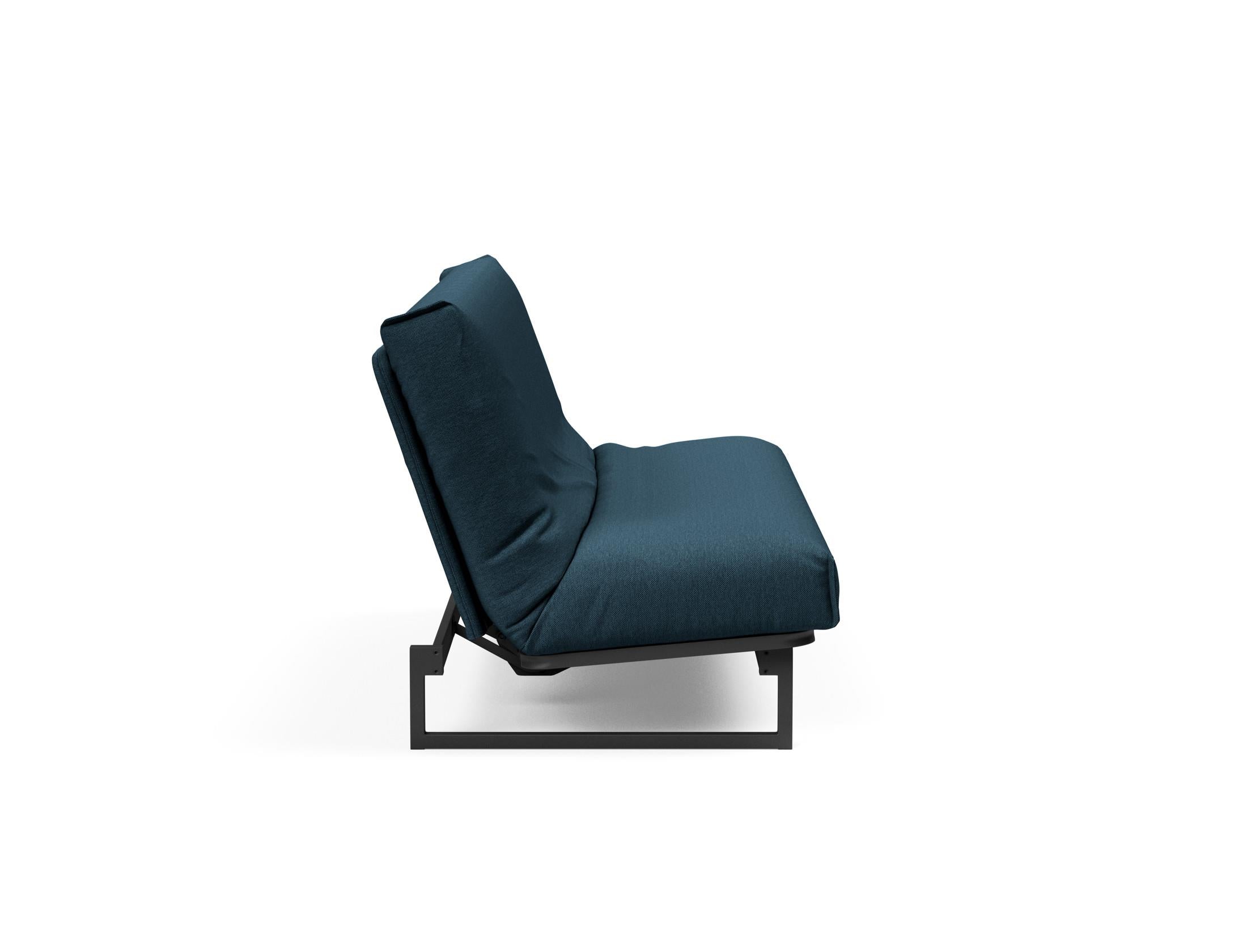 Entdecken Sie das Fraction 140 Bettsofa mit Nordic Cover von Innovation Living: stilvolles Design, komfortable Soft Spring-Matratze, ideal für kompakte Wohnräume.