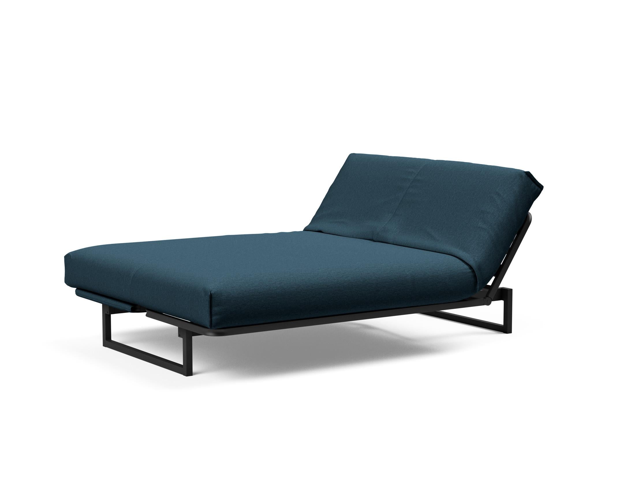 Entdecken Sie das Fraction 140 Bettsofa mit Nordic Cover von Innovation Living: stilvolles Design, komfortable Soft Spring-Matratze, ideal für kompakte Wohnräume.