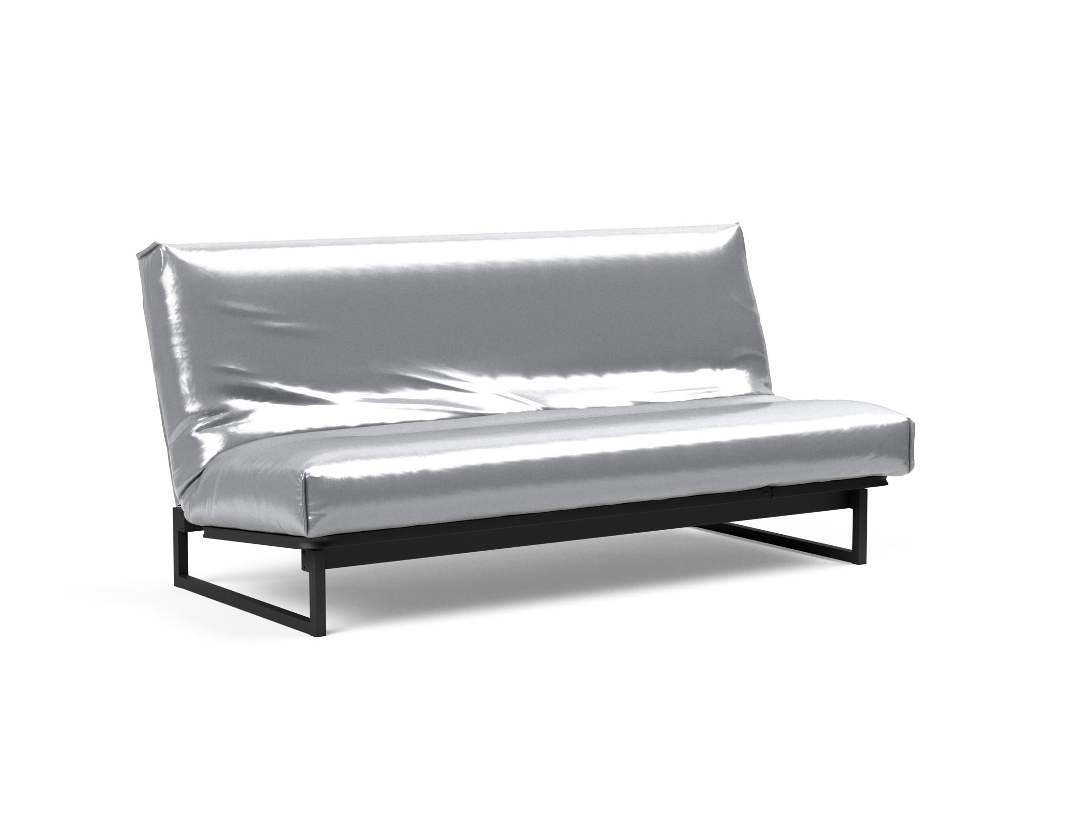 Entdecken Sie das Fraction 140 Bettsofa mit Nordic Cover von Innovation Living: stilvolles Design, komfortable Soft Spring-Matratze, ideal für kompakte Wohnräume.
