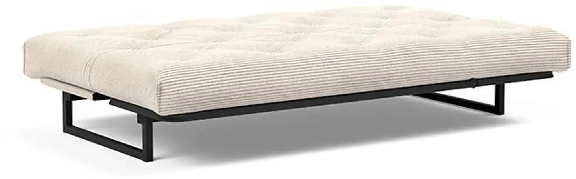 Entdecken Sie das Fraction 120 Bettsofa Nordic von Innovation Living – stilvoll, platzsparend und ideal für Gästeübernachtungen.