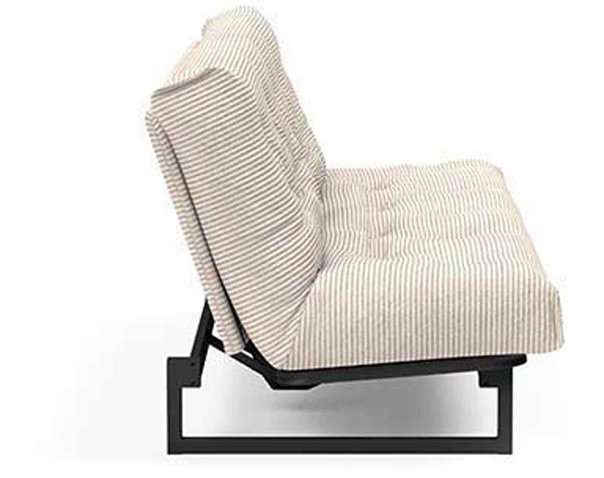 Erleben Sie das Fraction 120 Bettsofa Nordic Spring von Innovation Living – modernes skandinavisches Design, perfekt für kleine Räume und entspannende Nächte.