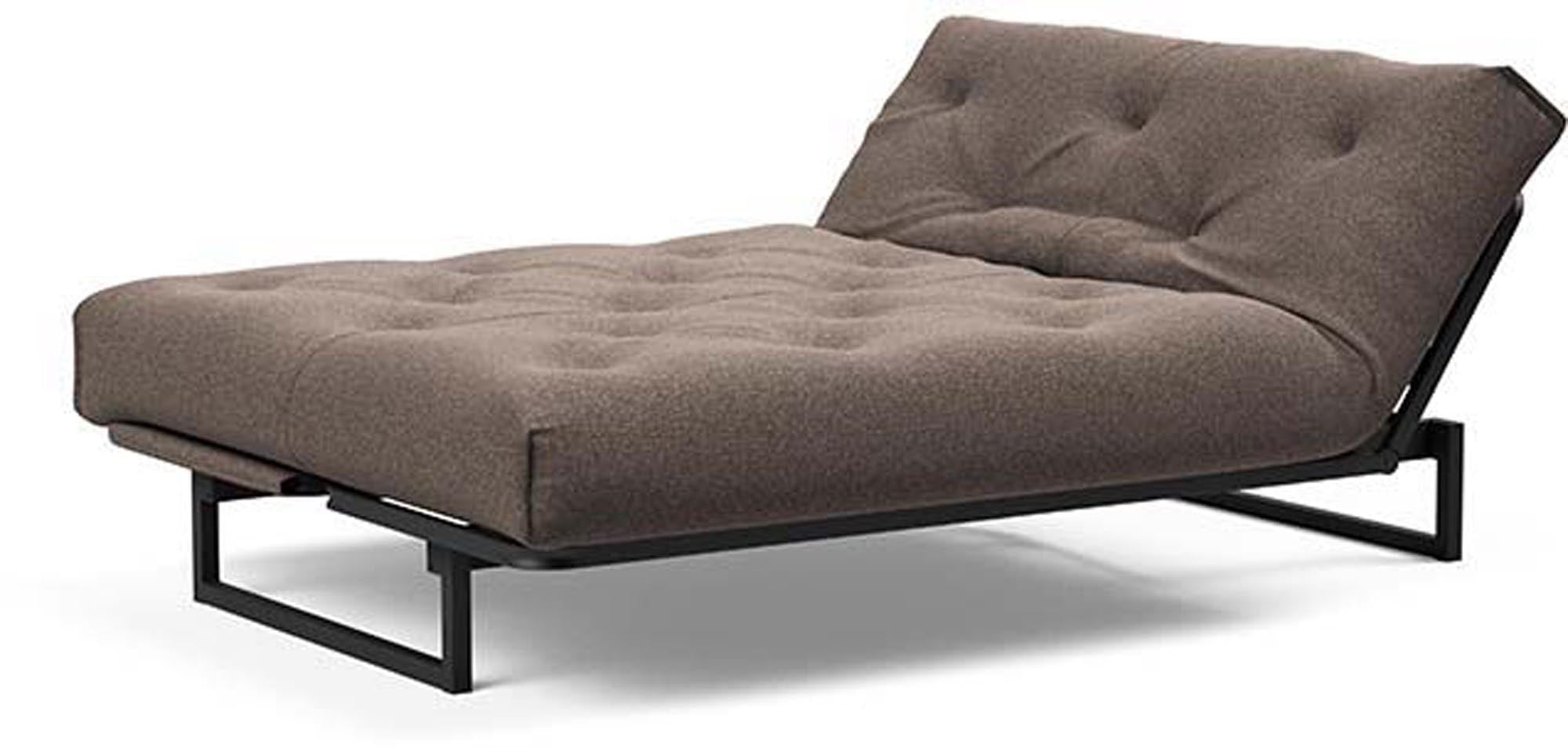 Erleben Sie das Fraction 140 Bettsofa Nordic Spring von Innovation Living: modernes skandinavisches Design, ideal für platzsparende Lösungen und Übernachtungen.