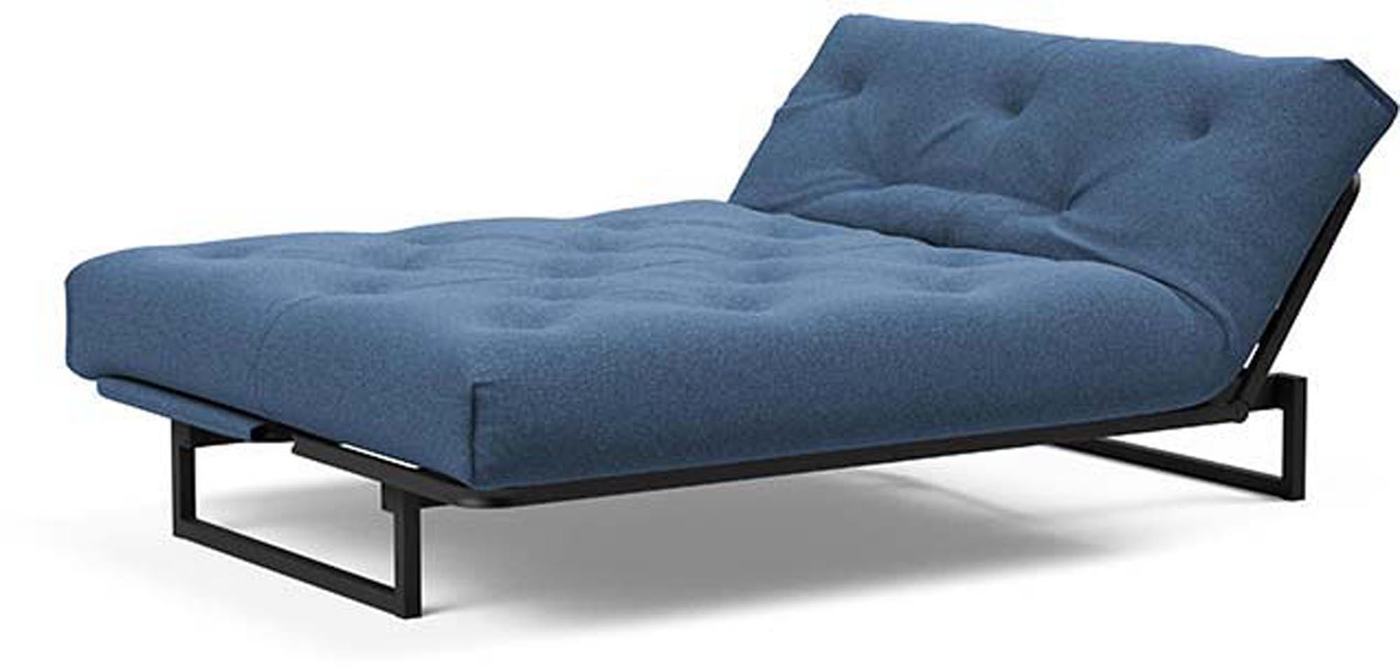 Erleben Sie das Fraction 140 Bettsofa Nordic Spring von Innovation Living: modernes skandinavisches Design, ideal für platzsparende Lösungen und Übernachtungen.