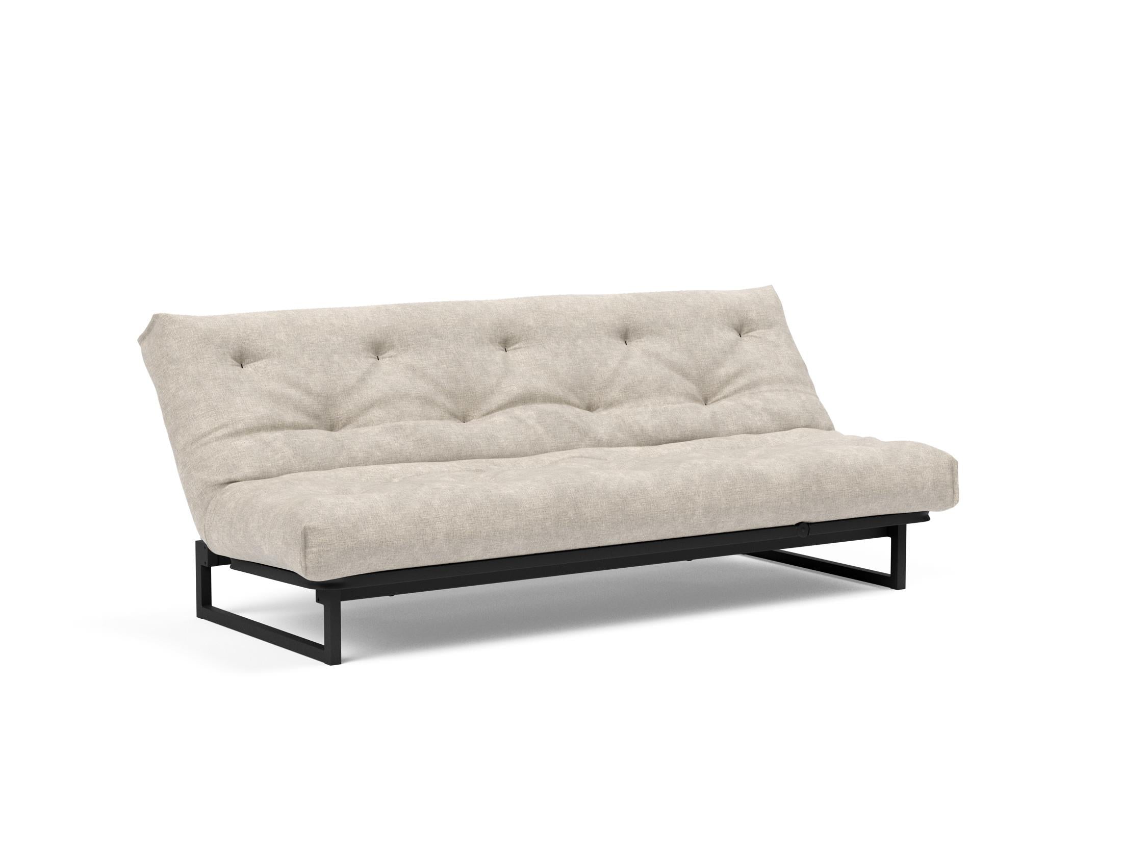 Fraction 120 Bettsofa Nordic Soft Spring: modernes skandinavisches Design, ideal für kompakte Räume, bietet hohen Sitzkomfort und eine praktische Schlafgelegenheit.