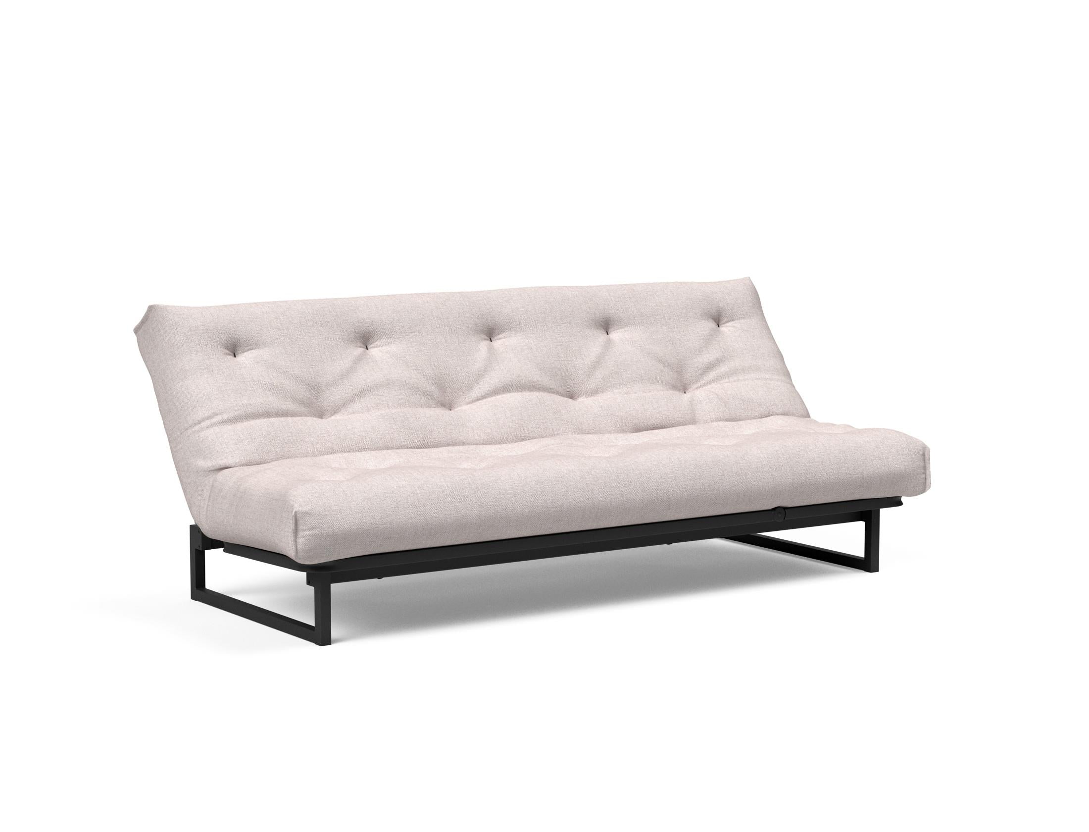 Fraction 120 Bettsofa Nordic Soft Spring: modernes skandinavisches Design, ideal für kompakte Räume, bietet hohen Sitzkomfort und eine praktische Schlafgelegenheit.