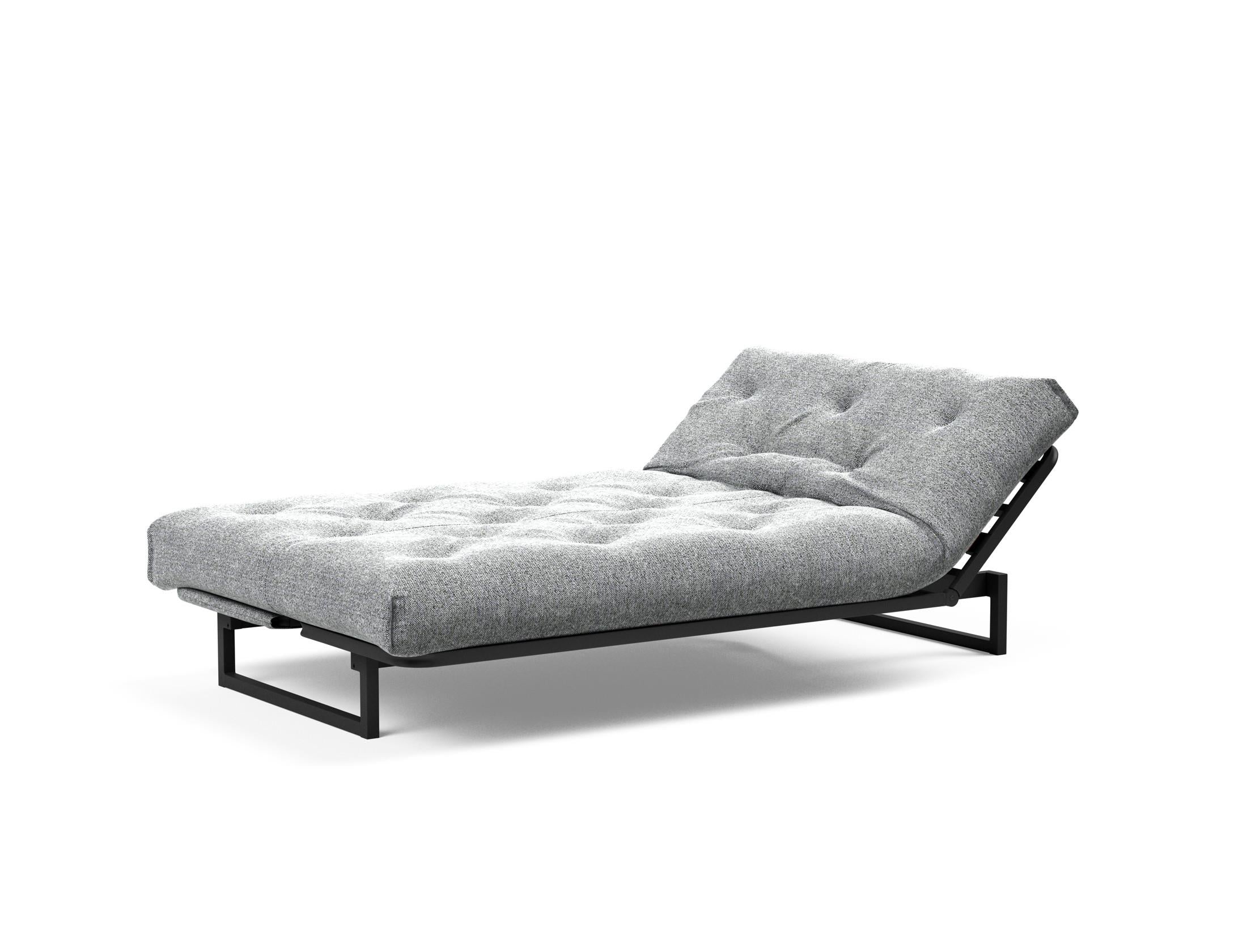 Fraction 120 Bettsofa Nordic Soft Spring: modernes skandinavisches Design, ideal für kompakte Räume, bietet hohen Sitzkomfort und eine praktische Schlafgelegenheit.