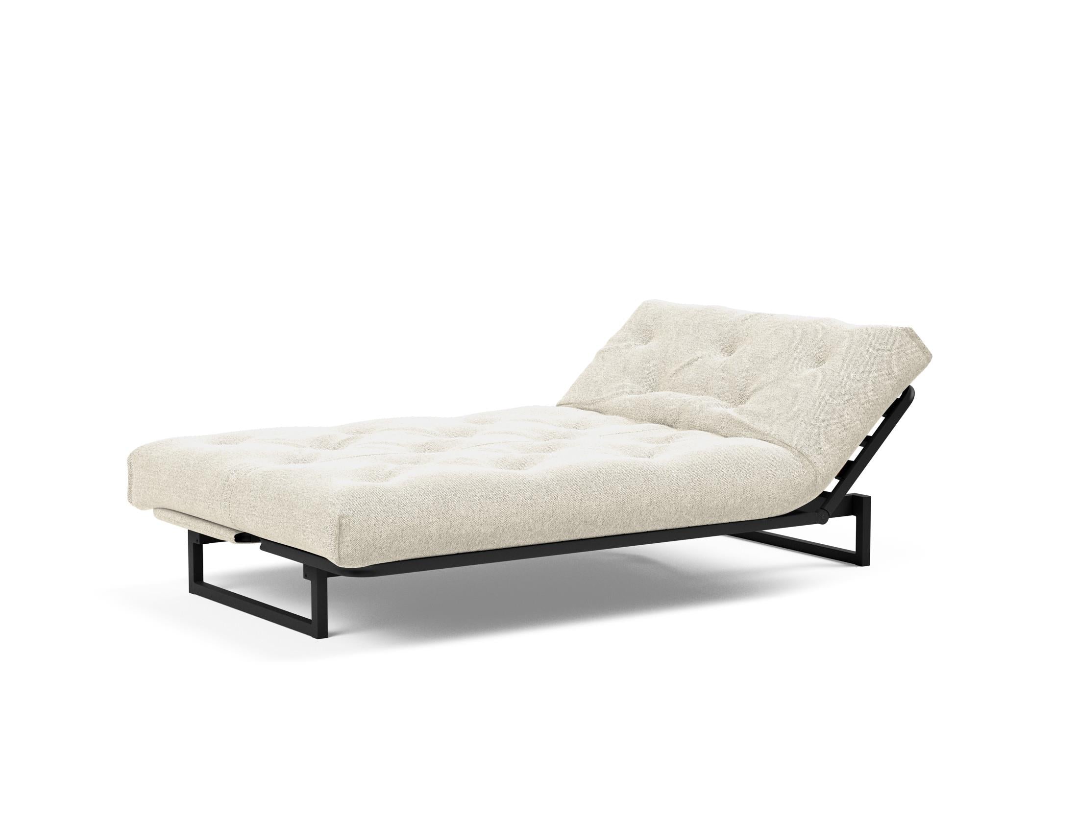 Fraction 120 Bettsofa Nordic Soft Spring: modernes skandinavisches Design, ideal für kompakte Räume, bietet hohen Sitzkomfort und eine praktische Schlafgelegenheit.