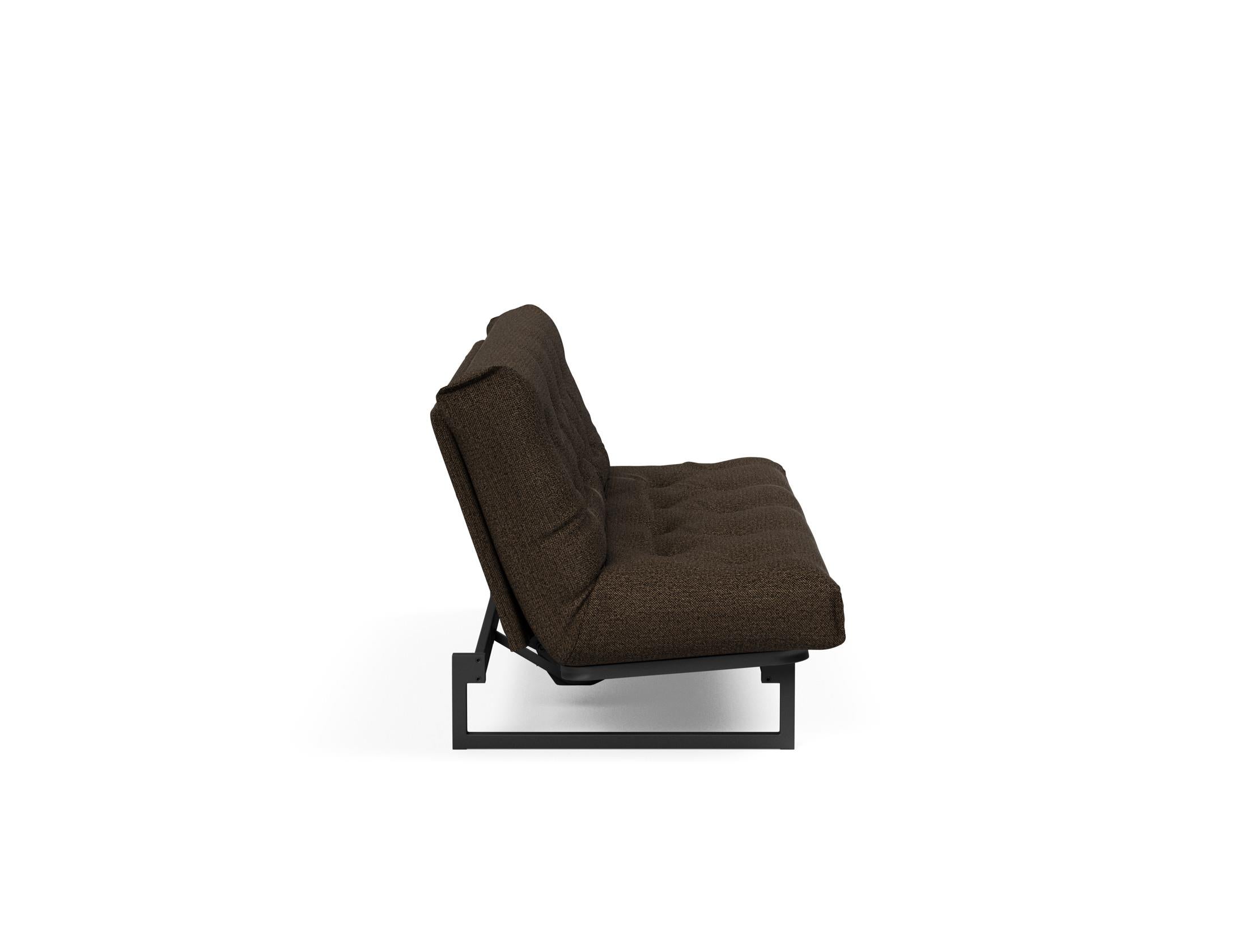 Fraction 120 Bettsofa Nordic Soft Spring: modernes skandinavisches Design, ideal für kompakte Räume, bietet hohen Sitzkomfort und eine praktische Schlafgelegenheit.