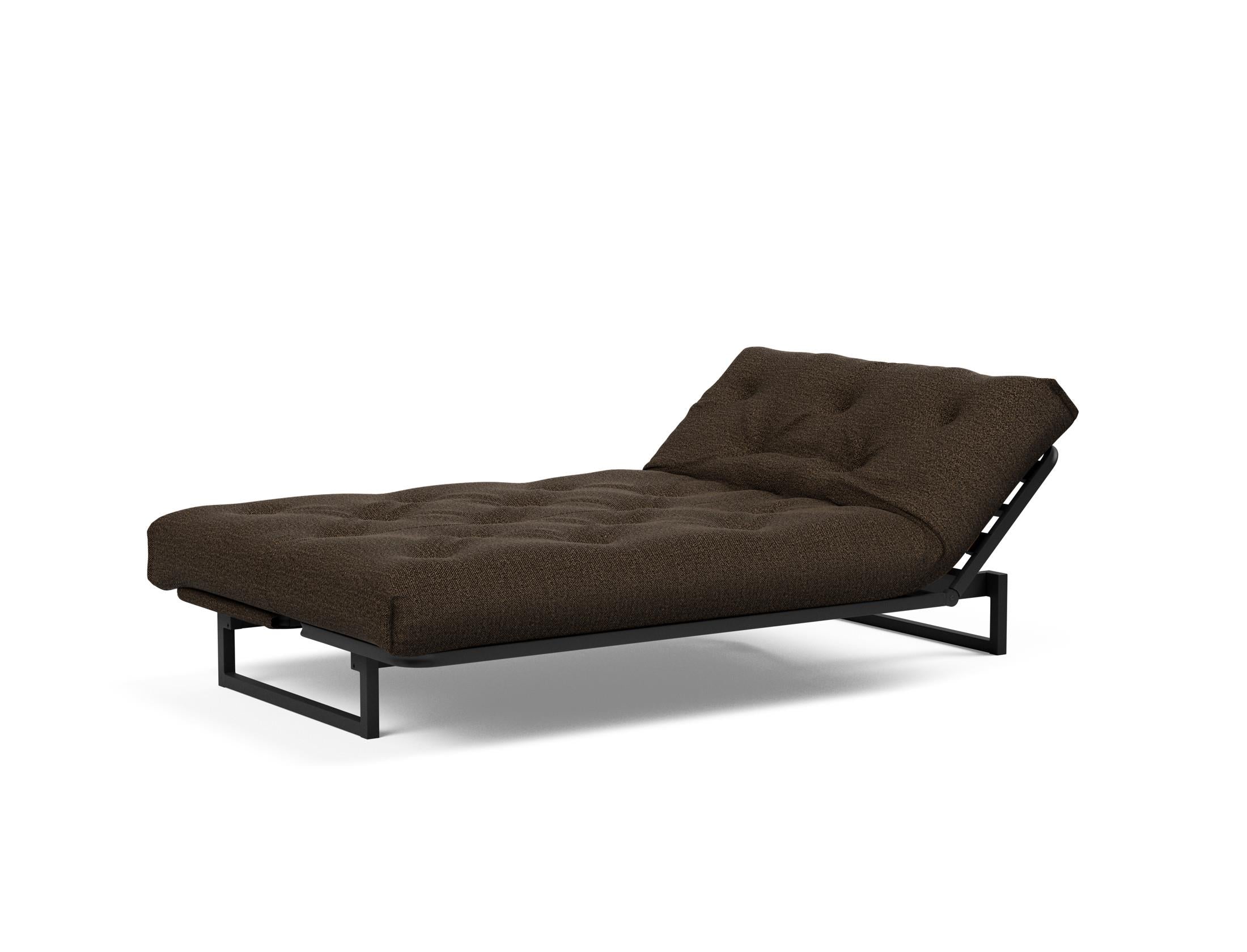 Fraction 120 Bettsofa Nordic Soft Spring: modernes skandinavisches Design, ideal für kompakte Räume, bietet hohen Sitzkomfort und eine praktische Schlafgelegenheit.
