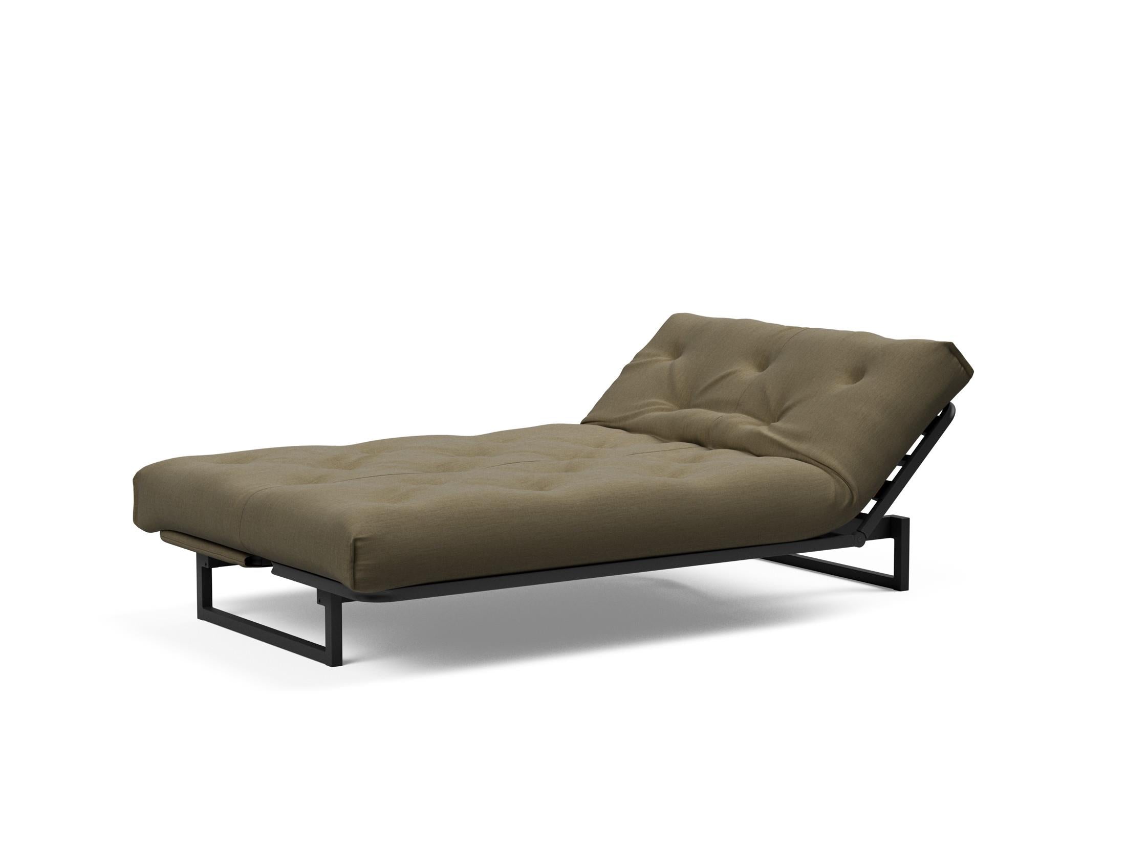 Fraction 120 Bettsofa Nordic Soft Spring: elegantes skandinavisches Design, ideal für kompakte Räume, bietet hohen Komfort und eine praktische Schlafoption.