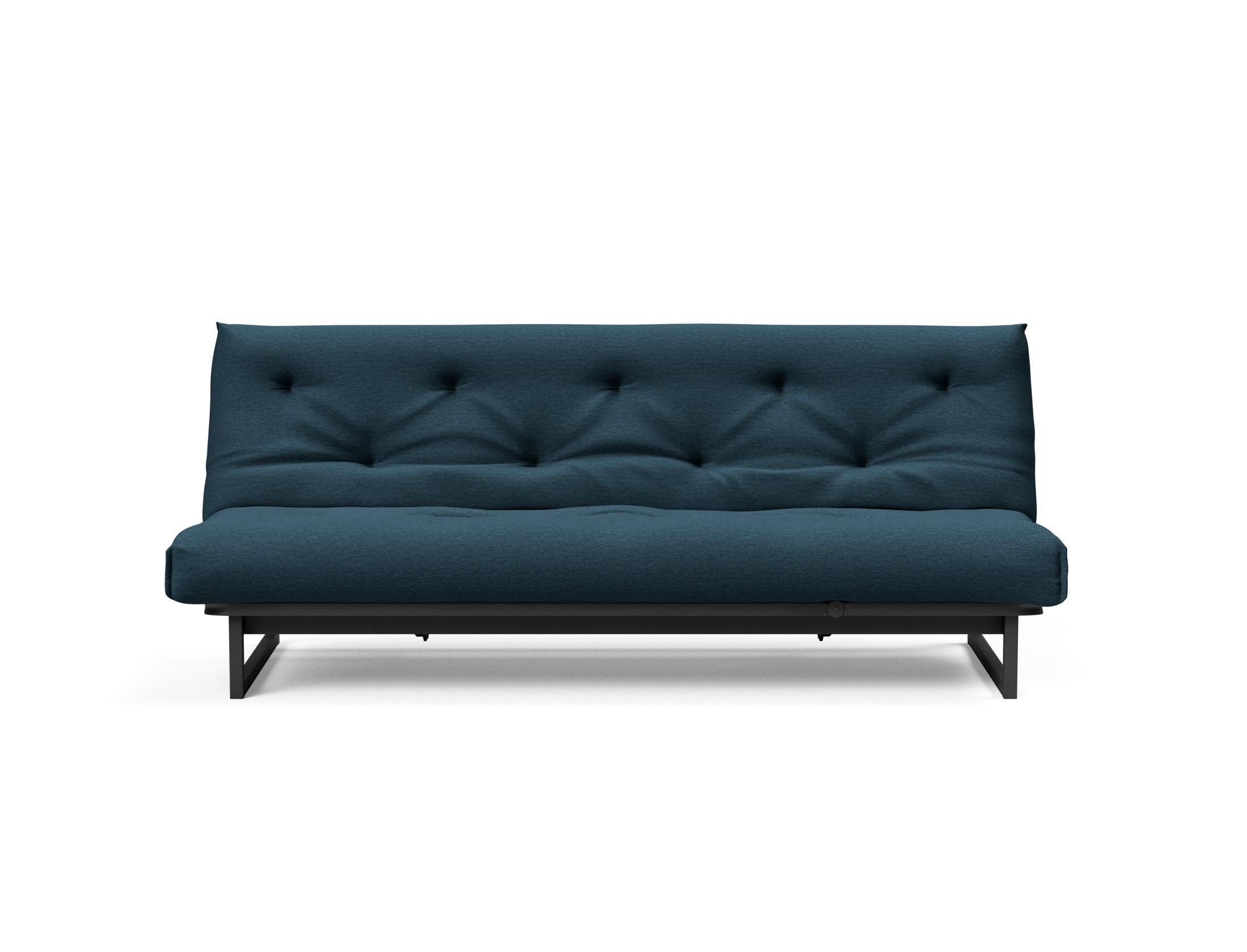 Fraction 120 Bettsofa Nordic Soft Spring: modernes skandinavisches Design, ideal für kompakte Räume, bietet hohen Sitzkomfort und eine praktische Schlafgelegenheit.