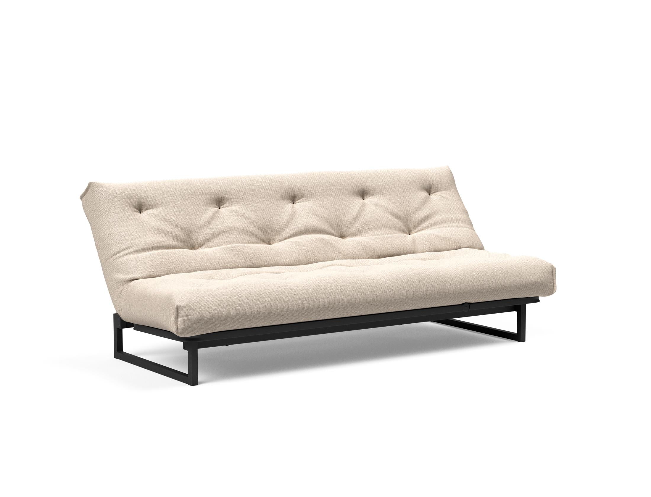 Fraction 120 Bettsofa Nordic Soft Spring: modernes skandinavisches Design, ideal für kompakte Räume, bietet hohen Sitzkomfort und eine praktische Schlafgelegenheit.