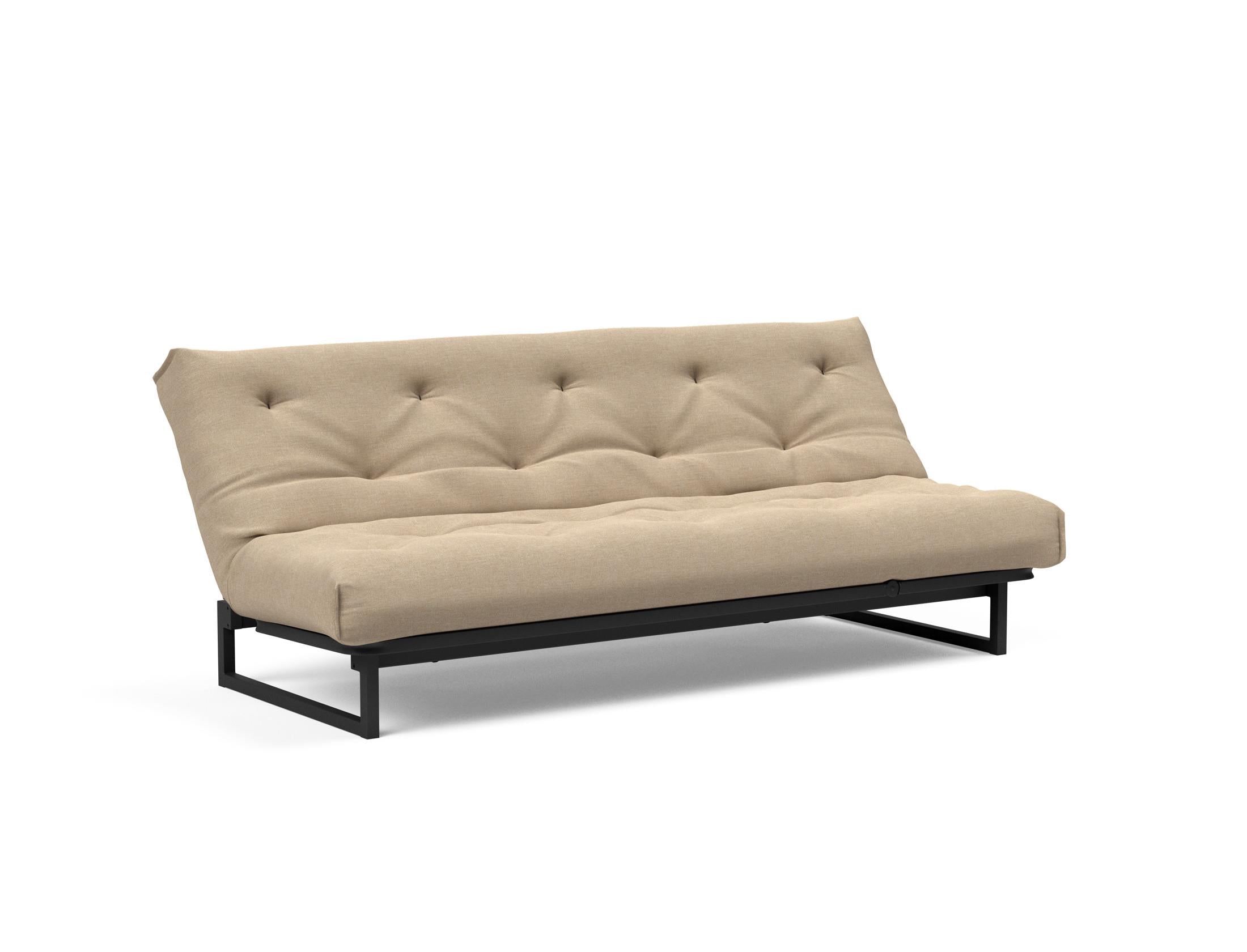 Fraction 120 Bettsofa Nordic Soft Spring: modernes skandinavisches Design, ideal für kompakte Räume, bietet hohen Sitzkomfort und eine praktische Schlafgelegenheit.