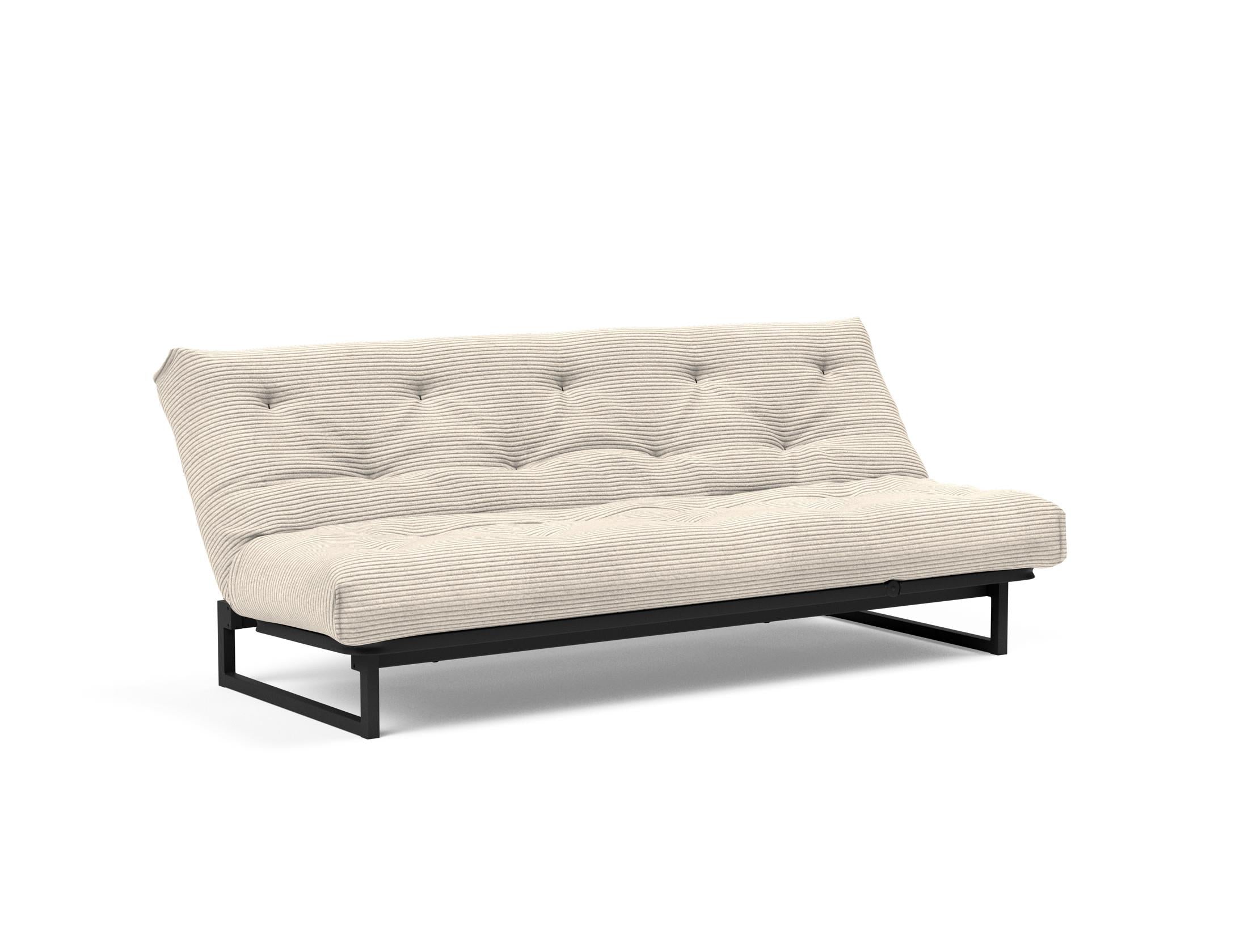 Fraction 120 Bettsofa Nordic Soft Spring: modernes skandinavisches Design, ideal für kompakte Räume, bietet hohen Sitzkomfort und eine praktische Schlafgelegenheit.