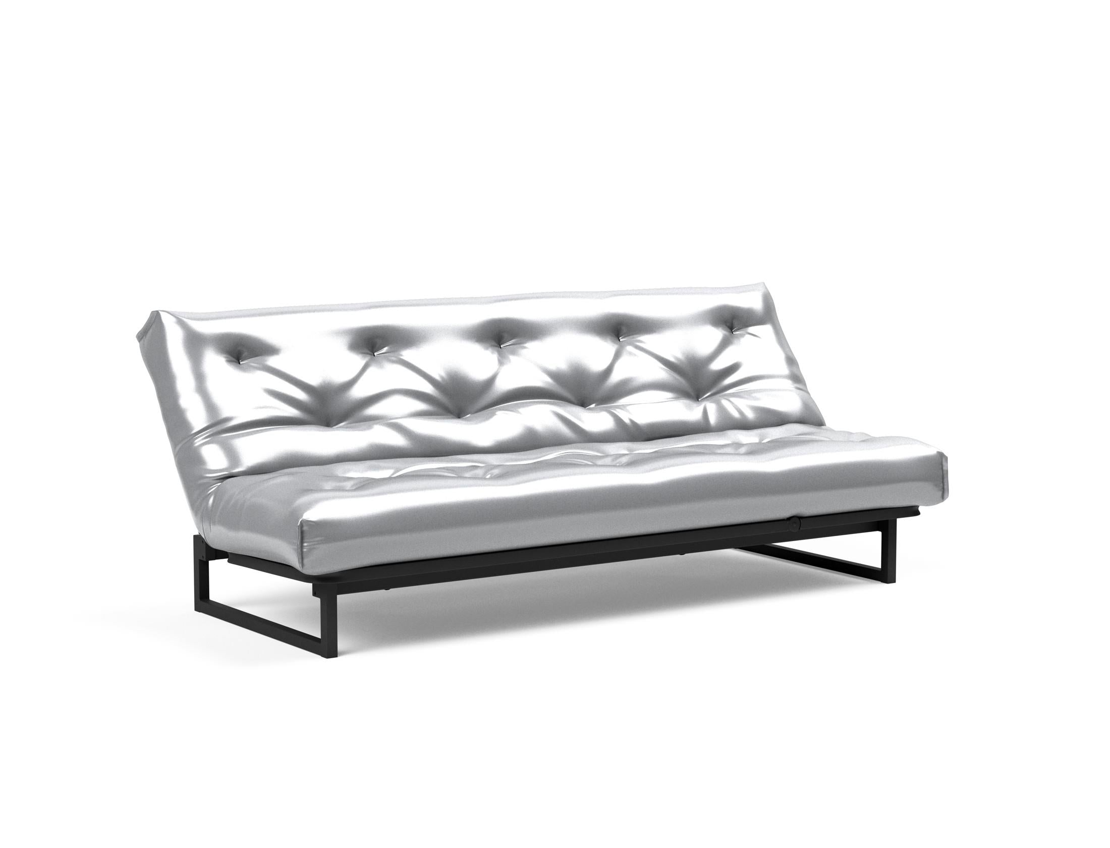 Fraction 120 Bettsofa Nordic Soft Spring: modernes skandinavisches Design, ideal für kompakte Räume, bietet hohen Sitzkomfort und eine praktische Schlafgelegenheit.