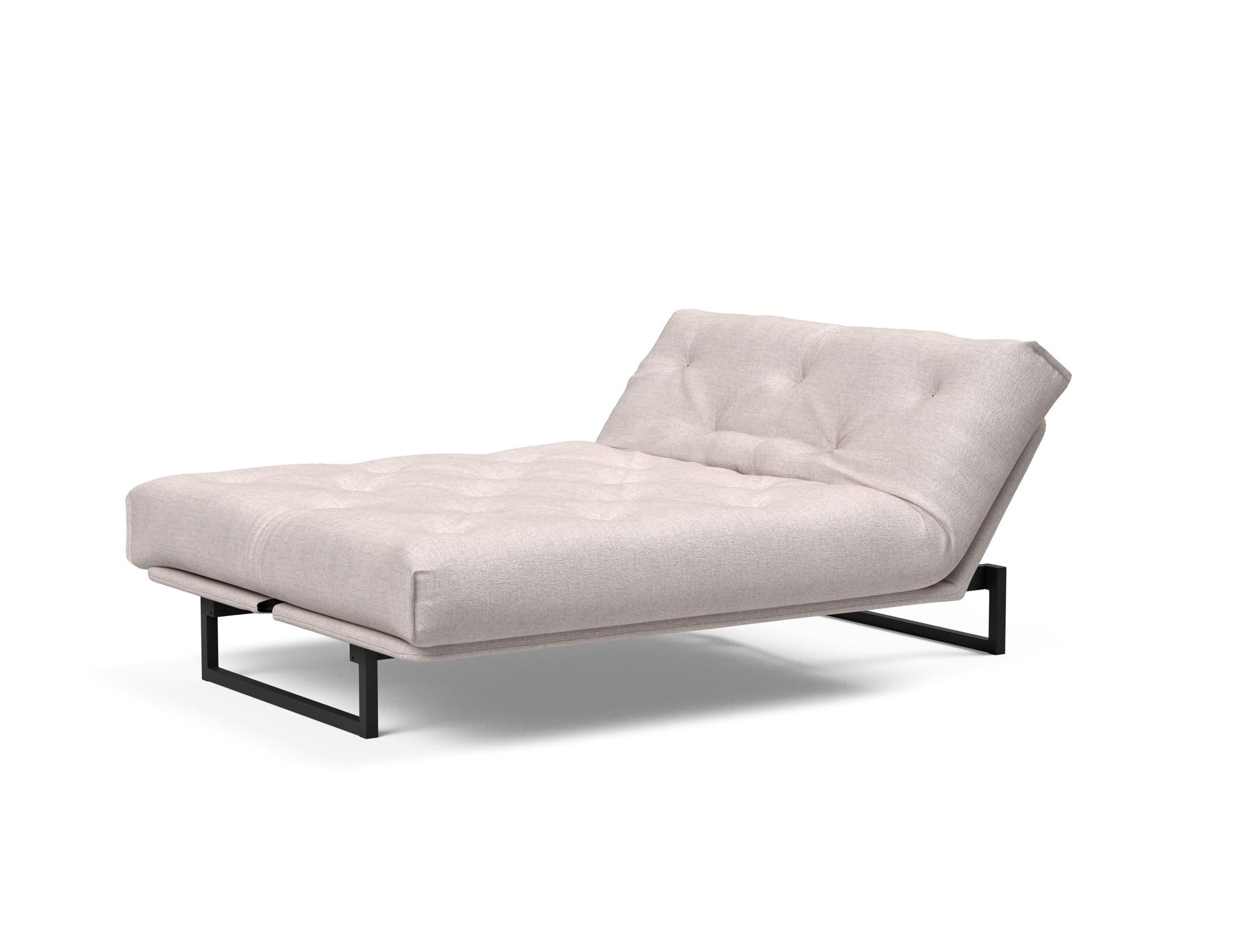 Fraction 140 Bettsofa Nordic: Elegantes Design mit Soft Spring Bezug. Perfekt für gemütliche Abende und als praktische Schlafgelegenheit.
