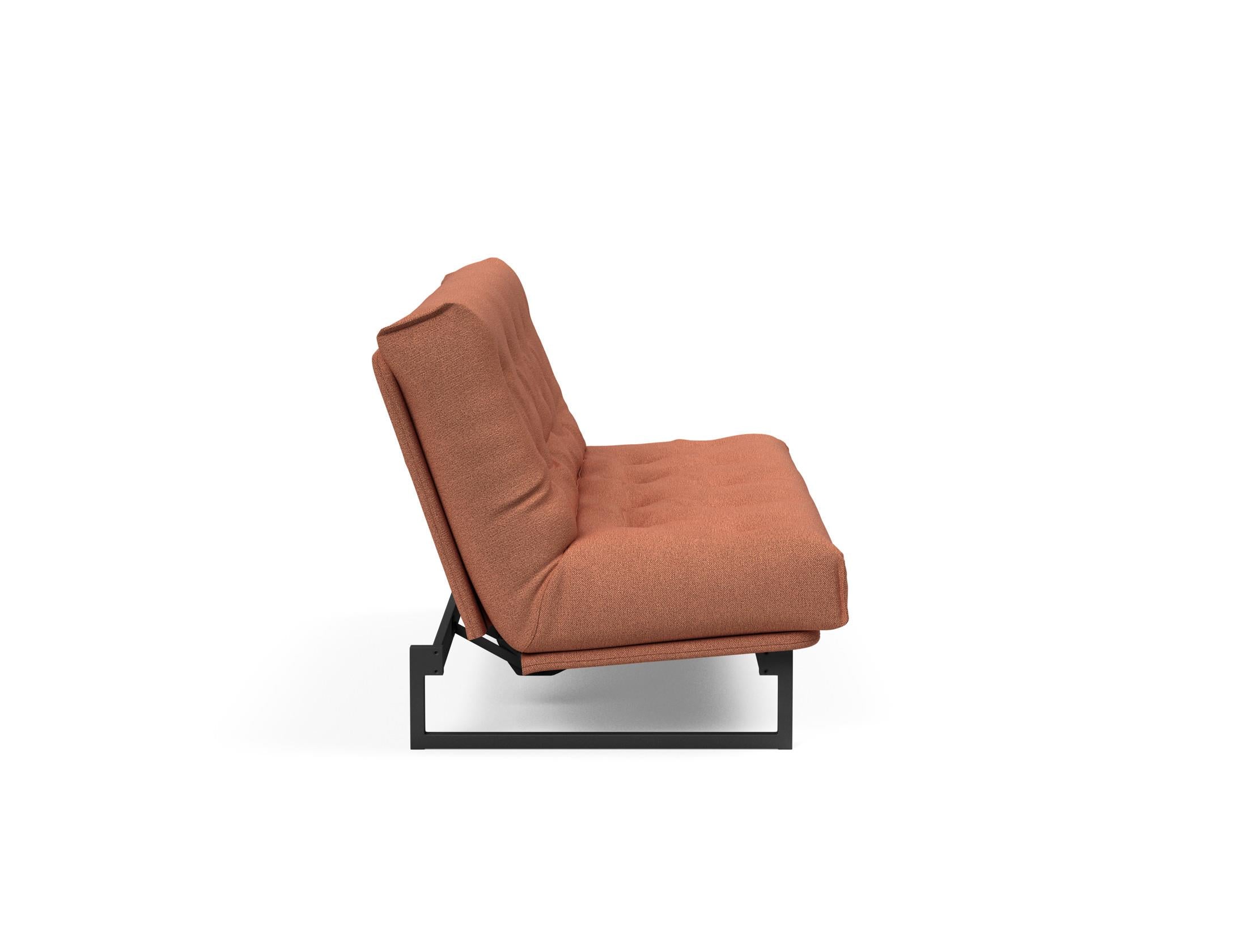 Fraction 140 Bettsofa Nordic: Elegantes Design mit Soft Spring Bezug. Perfekt für gemütliche Abende und als praktische Schlafgelegenheit.