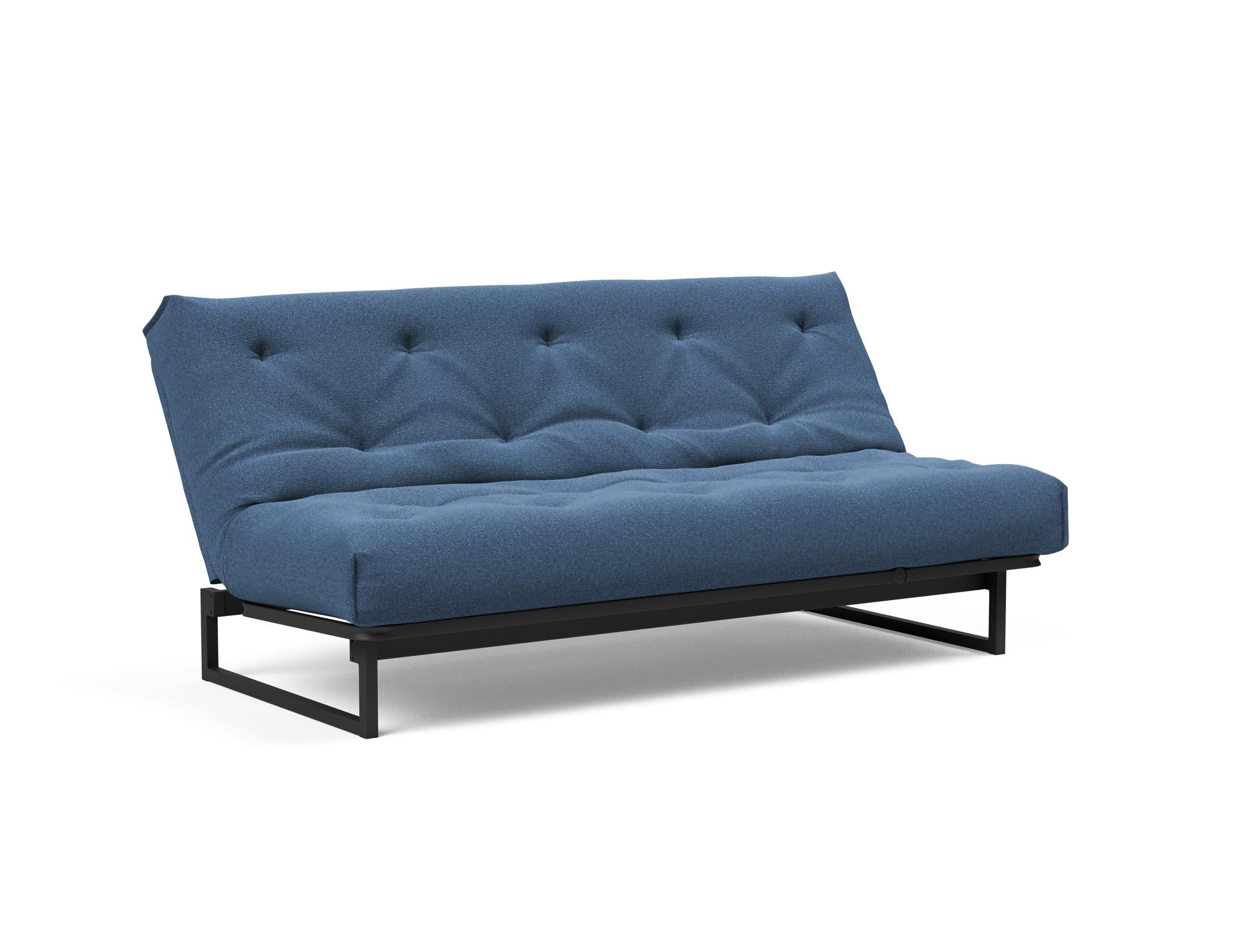 Fraction 140 Bettsofa Nordic: Elegantes Design mit Soft Spring Bezug. Perfekt für gemütliche Abende und als praktische Schlafgelegenheit.