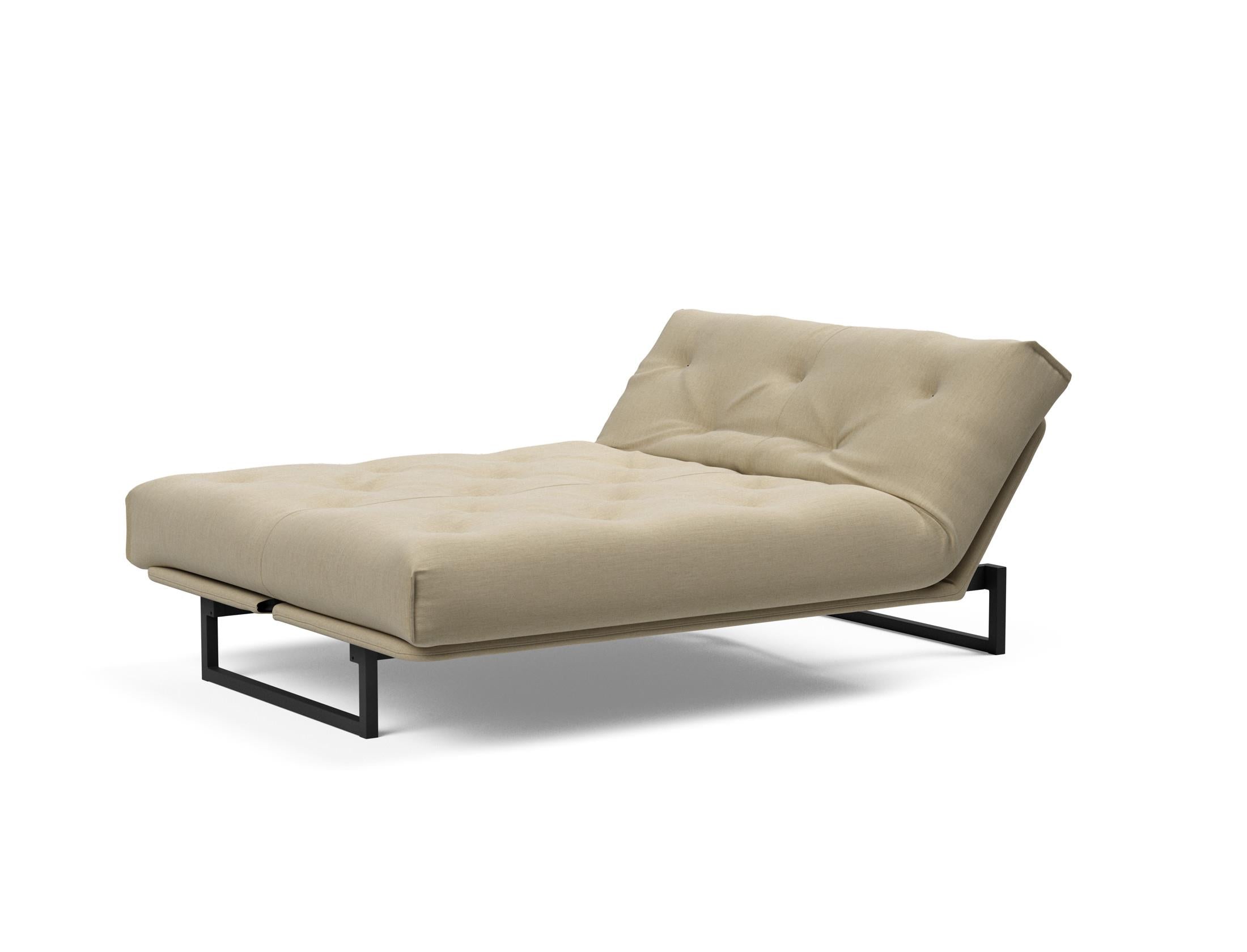 Fraction 140 Bettsofa Nordic: Elegantes Design mit Soft Spring Bezug. Perfekt für gemütliche Abende und als praktische Schlafgelegenheit.