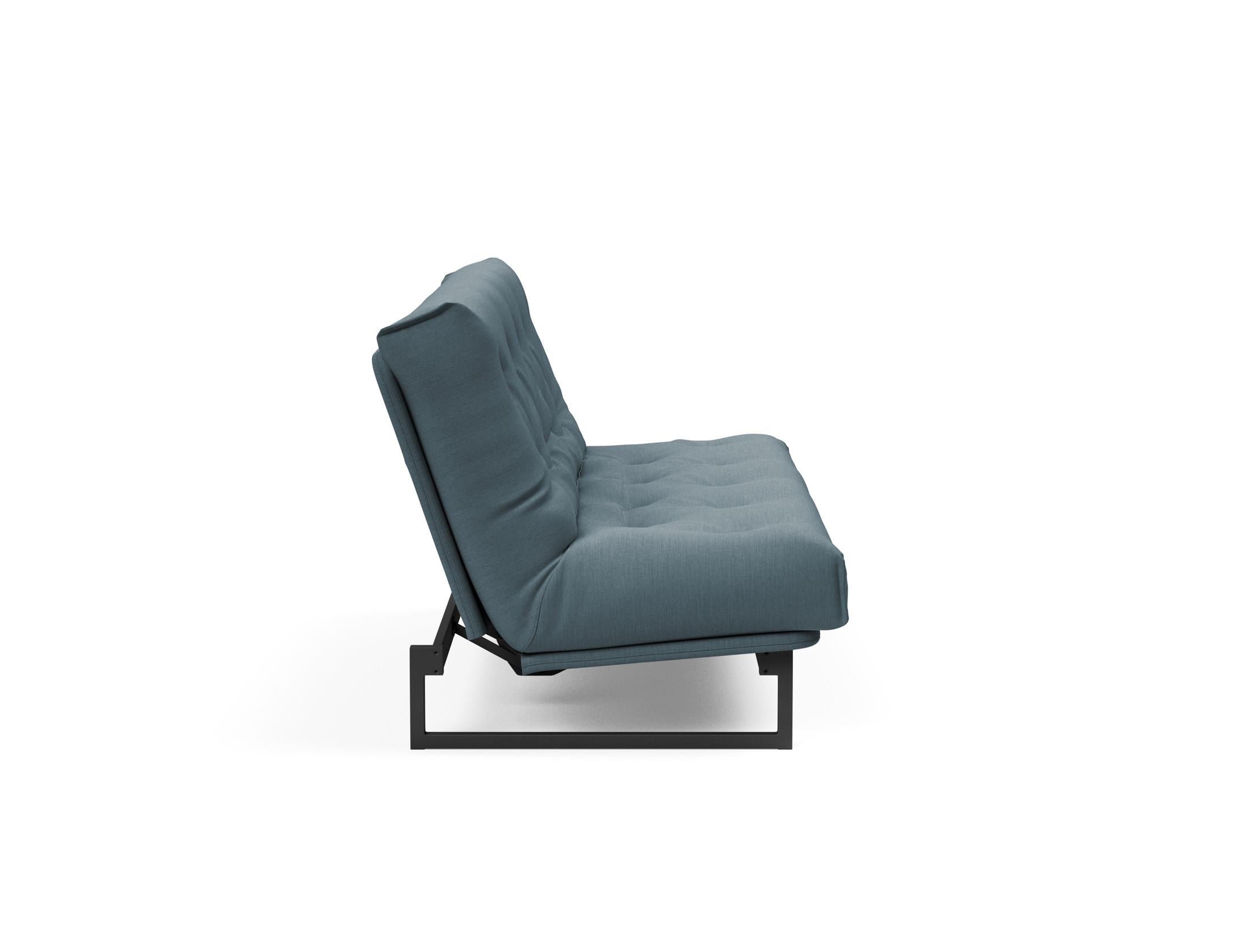 Fraction 140 Bettsofa Nordic: Elegantes Design mit Soft Spring Bezug. Perfekt für gemütliche Abende und als praktische Schlafgelegenheit.