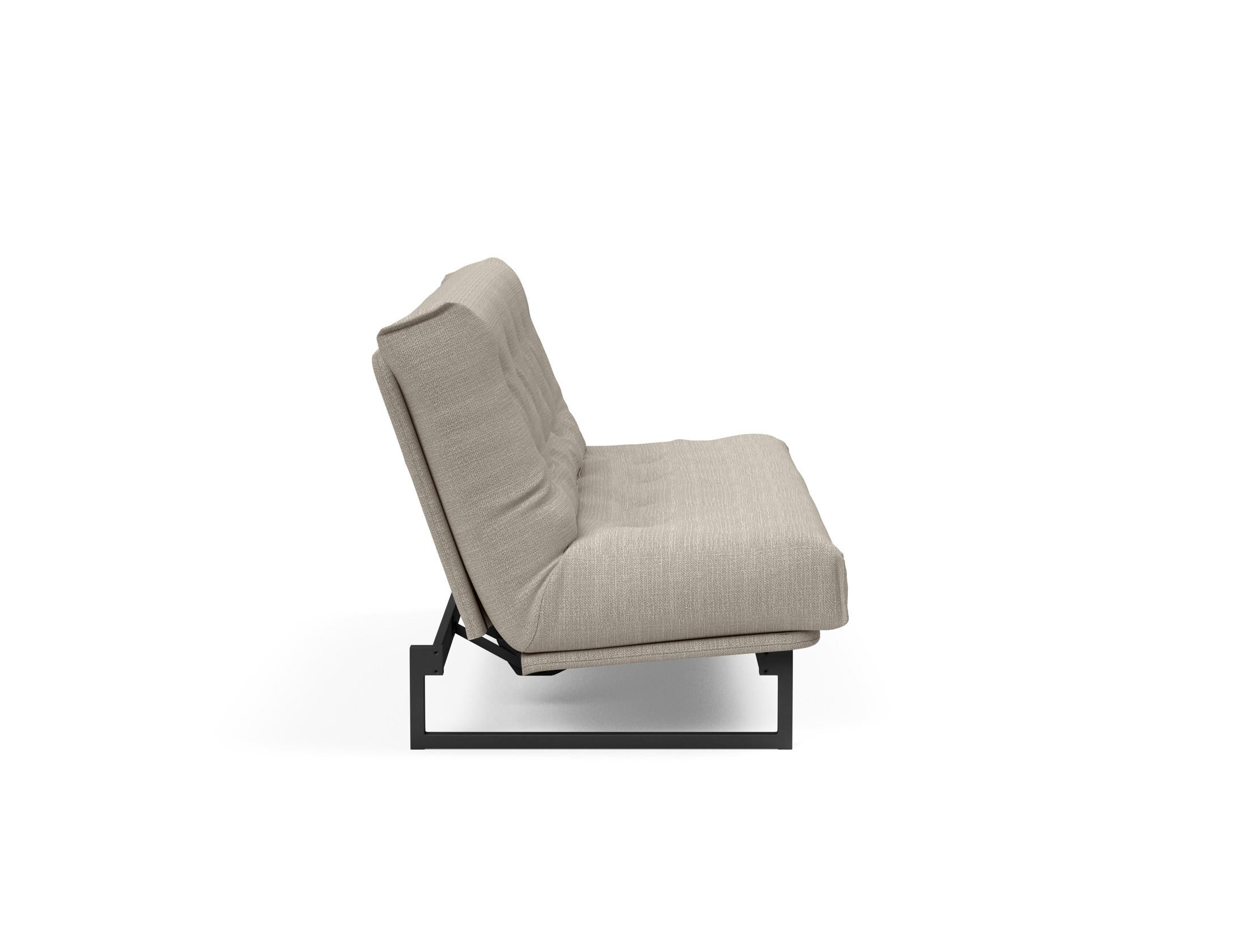 Fraction 140 Bettsofa Nordic: Elegantes Design mit Soft Spring Bezug. Perfekt für gemütliche Abende und als praktische Schlafgelegenheit.