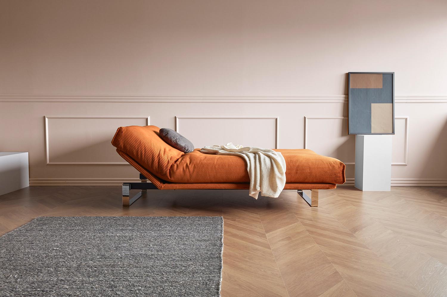 Entdecken Sie das Minimum Bettsofa 140 Nordic Cover von Innovation Living: Elegantes Design, vielseitige Nutzung und erstklassiger Komfort für jeden Raum.