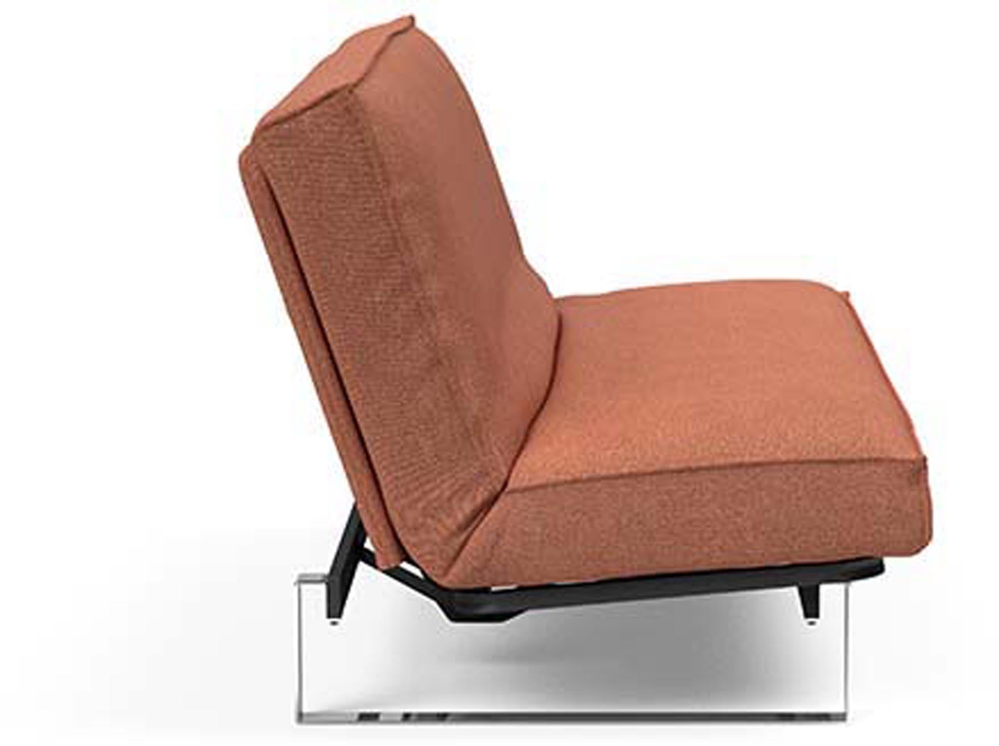 Entdecken Sie das Minimum Bettsofa 140 Sharp Plus Cover von Innovation Living – stilvoll, platzsparend und ideal für vielseitige Wohnkonzepte.