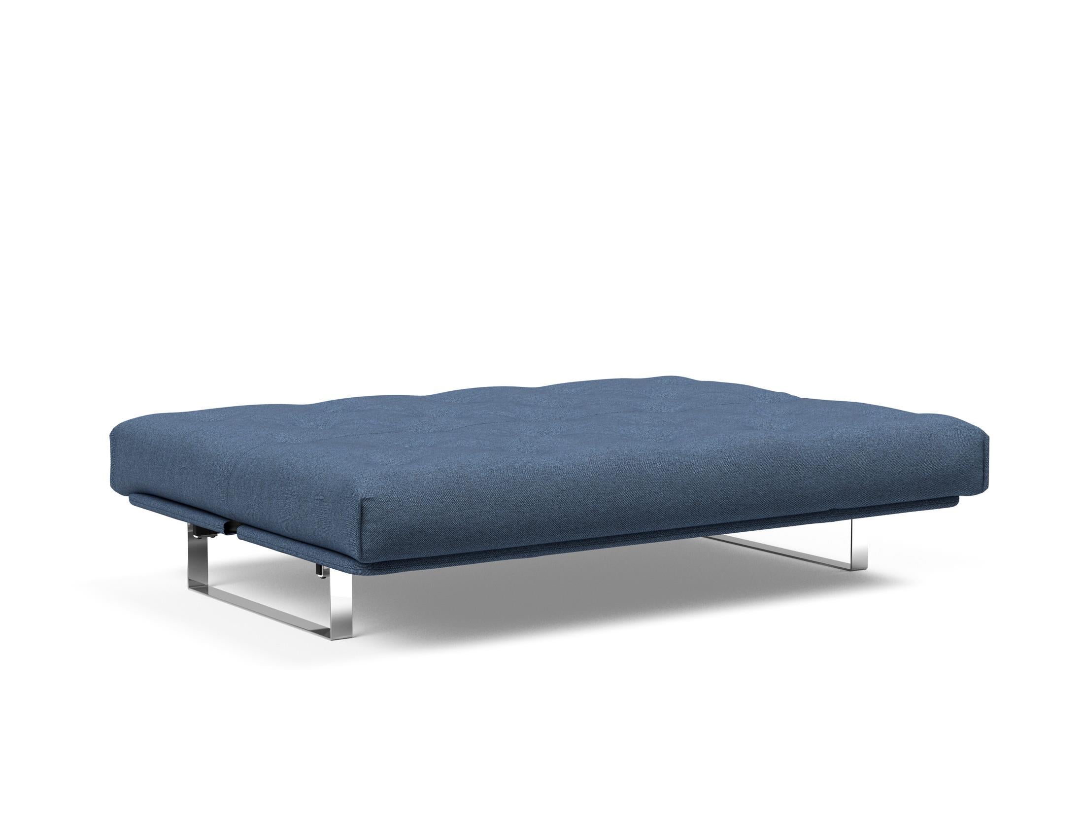 Entdecken Sie das Minimum Bettsofa 140 Nordic von Innovation Living: stilvolles Design, komfortable Soft Spring Matratze, perfekt für kompakte Wohnräume.
