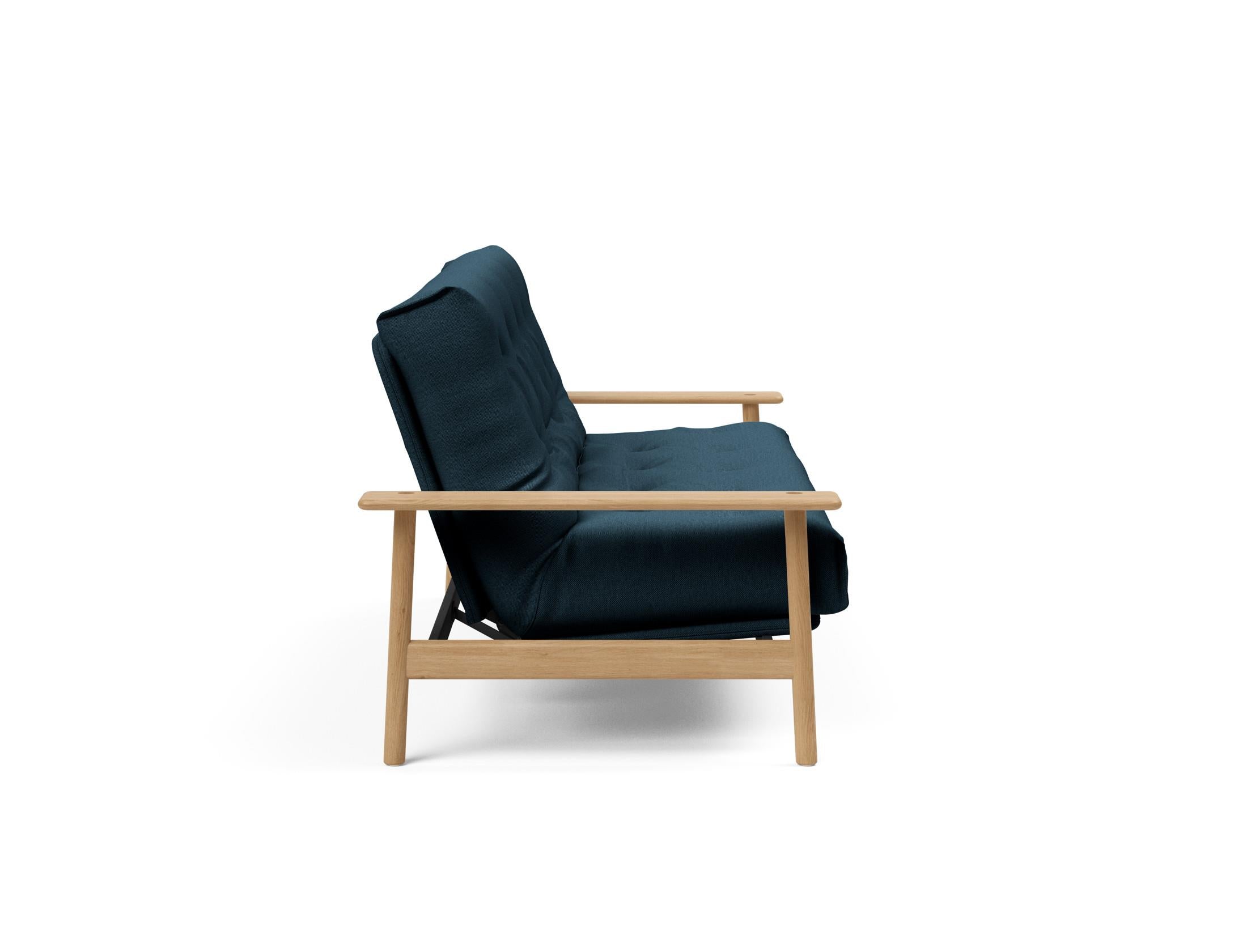 Erleben Sie das Balder Bettsofa 140 Nordic von Innovation Living: Stilvolles, funktionales Möbelstück mit Soft Spring Bezug für höchsten Komfort.
