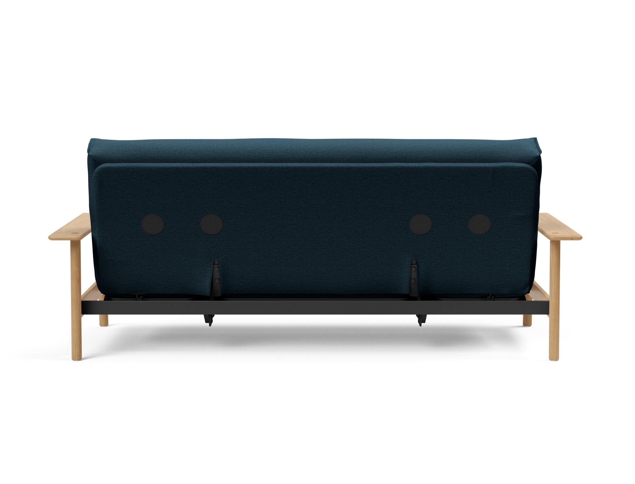 Entdecken Sie das Balder Bettsofa 140 Nordic von Innovation Living – ein elegantes, vielseitiges Sofa mit Soft Spring Bezug für optimalen Sitz- und Schlafkomfort.