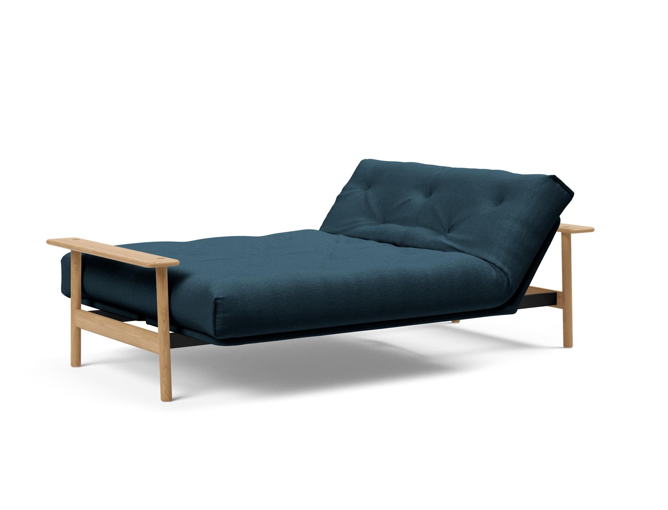 Erleben Sie das Balder Bettsofa 140 Nordic von Innovation Living – stilvolles Design trifft auf hohen Komfort und vielseitige Nutzungsmöglichkeiten.
