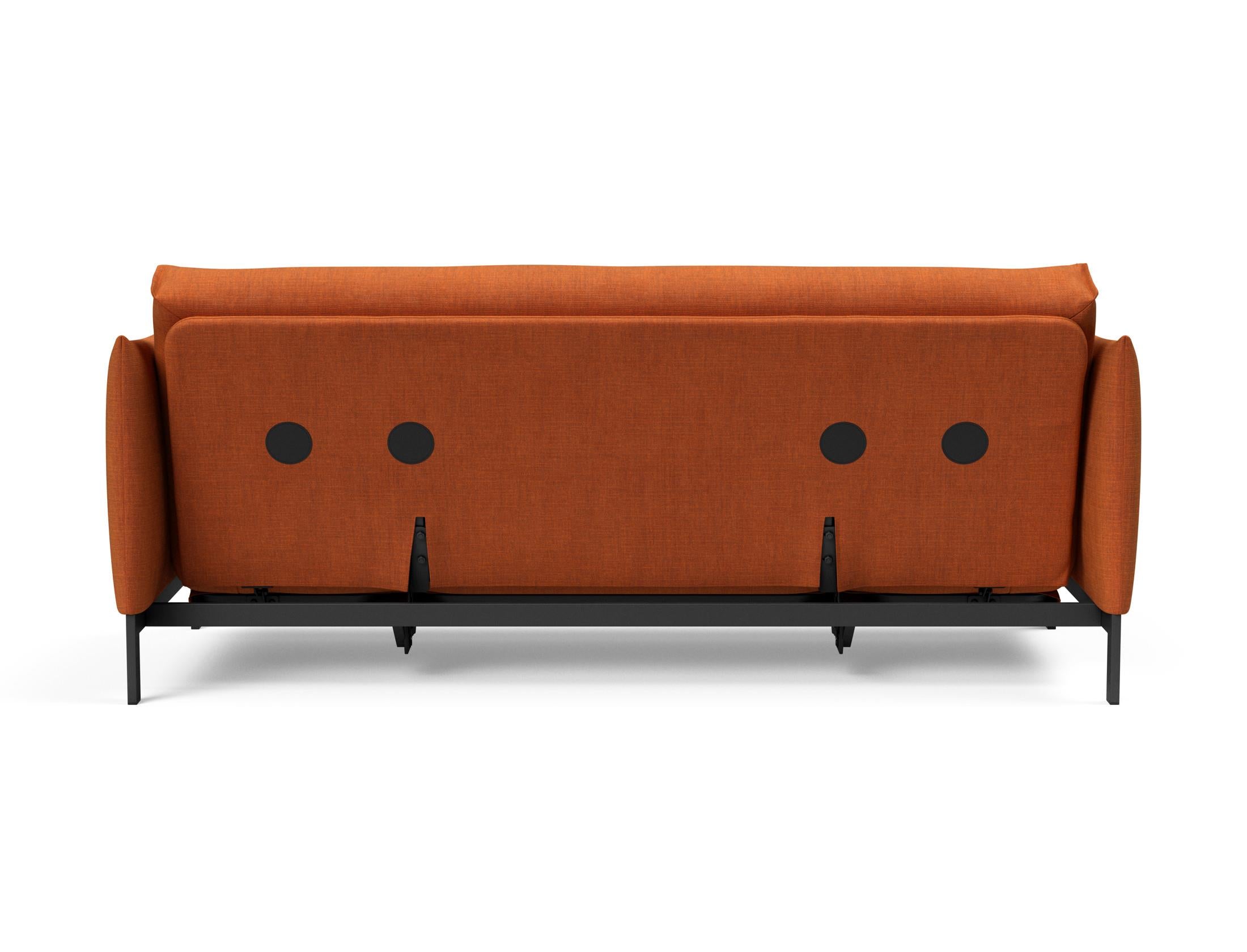 Erleben Sie das Junus 140 Bettsofa Nordic: Modernes Design und der weiche Soft Spring Bezug sorgen für höchsten Schlafkomfort und stilvolle Akzente.