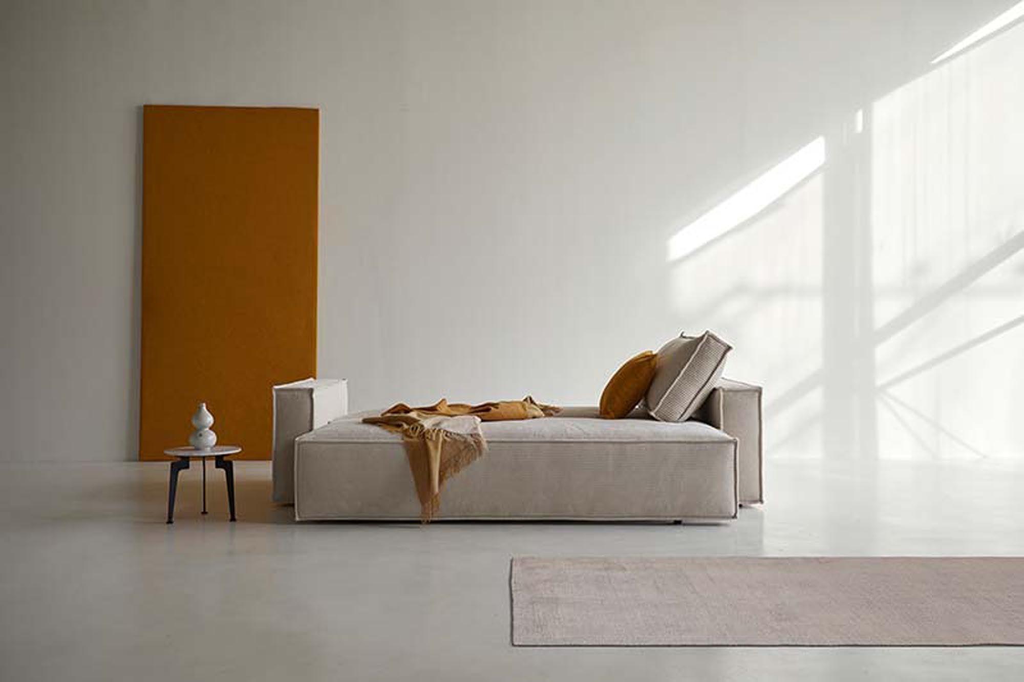 Erleben Sie das Newilla Bettsofa von Innovation Living: modernes, funktionales Design, langlebige Materialien und cleverer Stauraum für Ihr Zuhause.
