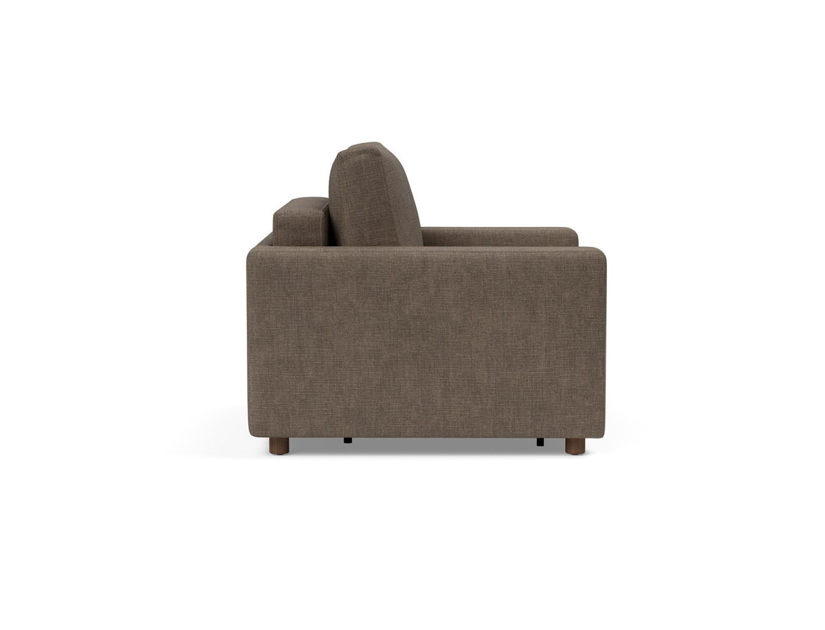 Neah Sessel mit Standard Armlehnen in 411 Esina Cedar Brown präsentiert im Onlineshop von KAQTU Design AG. Sessel ist von Innovation Living