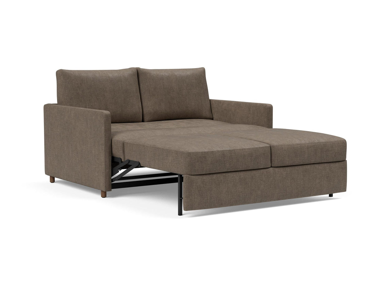 Neah 140 Schlafsofa mit Slim Armlehnen in 411 Esina Cedar Brown präsentiert im Onlineshop von KAQTU Design AG. Bettsofa ist von Innovation Living