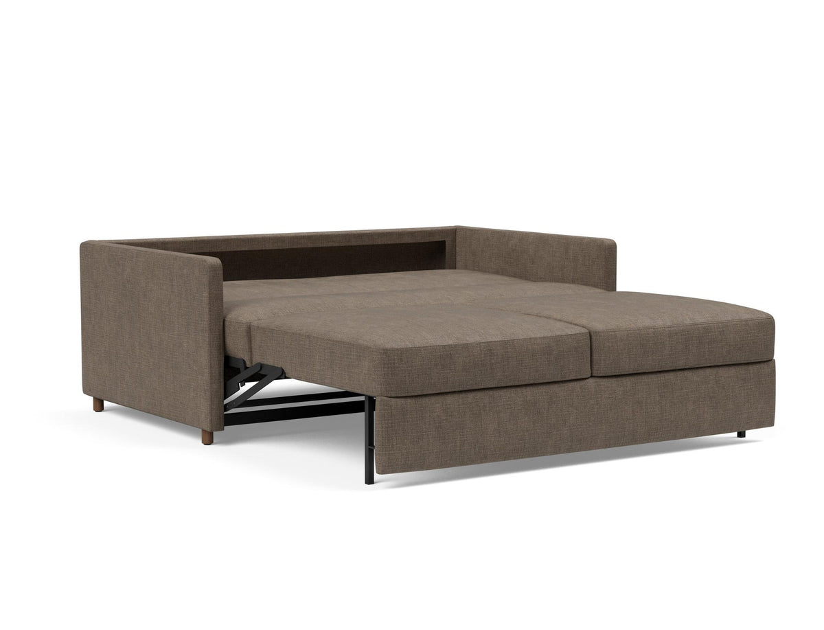 Neah 140 Schlafsofa mit Slim Armlehnen in 411 Esina Cedar Brown präsentiert im Onlineshop von KAQTU Design AG. Bettsofa ist von Innovation Living