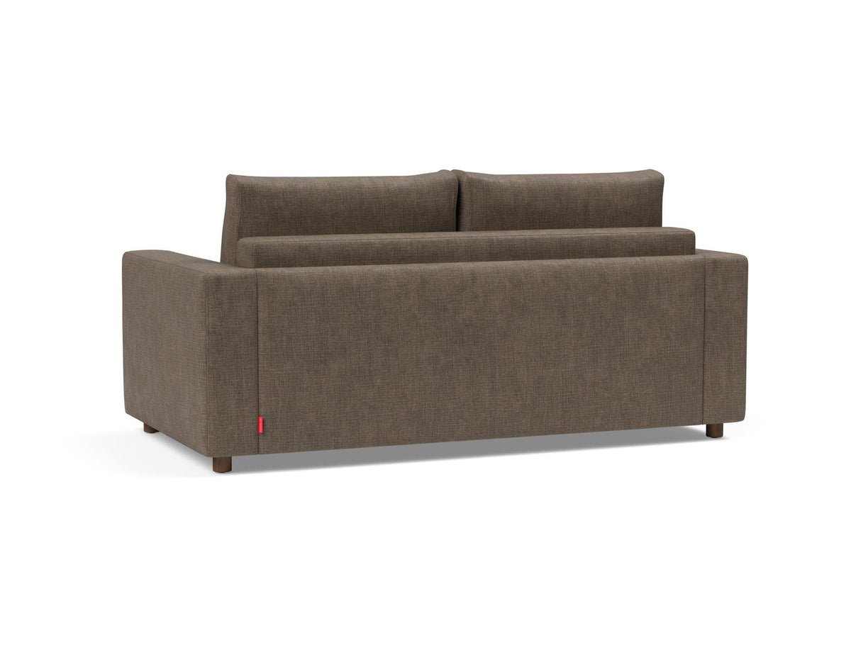 Neah 140 Schlafsofa mit Standard Armlehnen in 411 Esina Cedar Brown präsentiert im Onlineshop von KAQTU Design AG. Bettsofa ist von Innovation Living