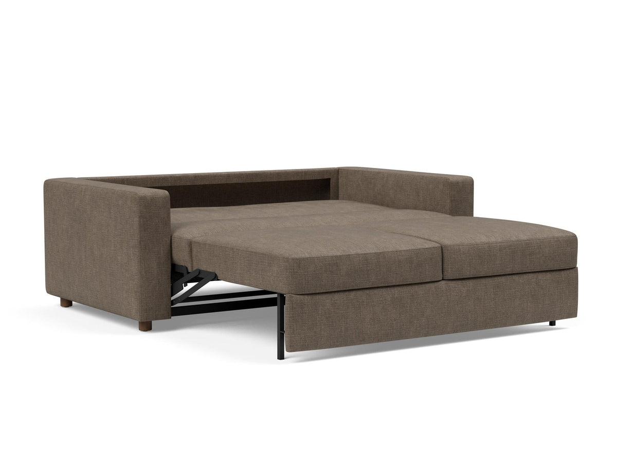 Neah 140 Schlafsofa mit Standard Armlehnen in 411 Esina Cedar Brown präsentiert im Onlineshop von KAQTU Design AG. Bettsofa ist von Innovation Living